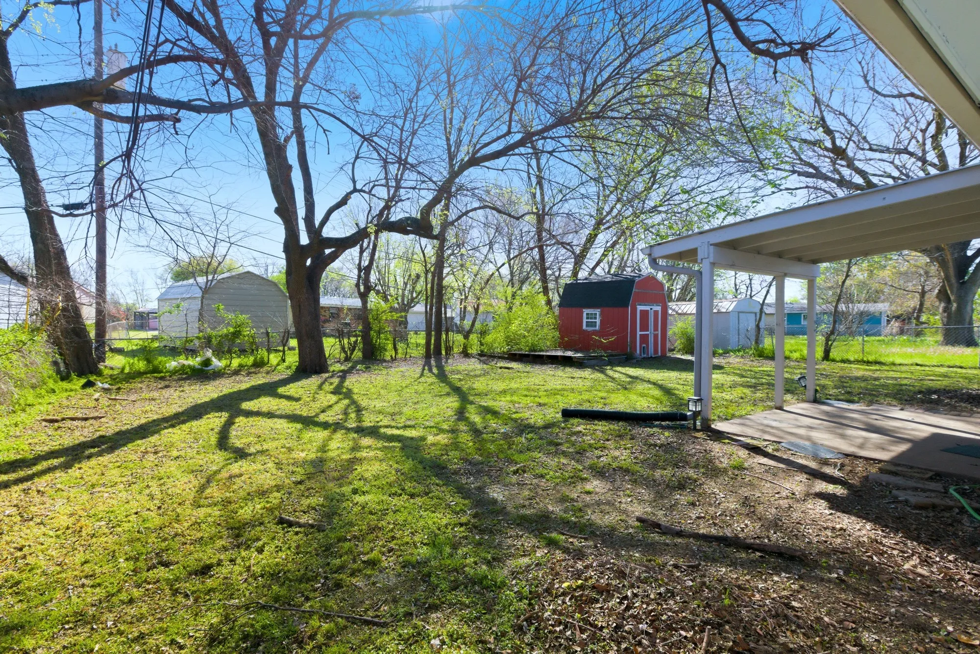 Single Family Residence For Sale in Hunt County , 6509 Finch Drive, Greenville, Texas 75402, 3 Bedroom, 1 Bathroom, 2 Garage spaces, 1,038 Sqft, built in 1975, mls#21215306, Real Estate Agent in Greenville, Homes For Sale in Hunt county, Homes For Sale in Greenville, Realtor in Greenville Texas, Real Estate Brokerage Independent Realty Texas, Luminita Cordes Realtor