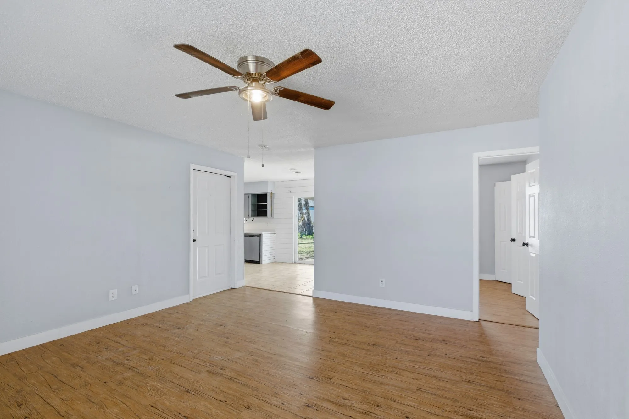 Single Family Residence For Sale in Hunt County , 6509 Finch Drive, Greenville, Texas 75402, 3 Bedroom, 1 Bathroom, 2 Garage spaces, 1,038 Sqft, built in 1975, mls#21215306, Real Estate Agent in Greenville, Homes For Sale in Hunt county, Homes For Sale in Greenville, Realtor in Greenville Texas, Real Estate Brokerage Independent Realty Texas, Luminita Cordes Realtor