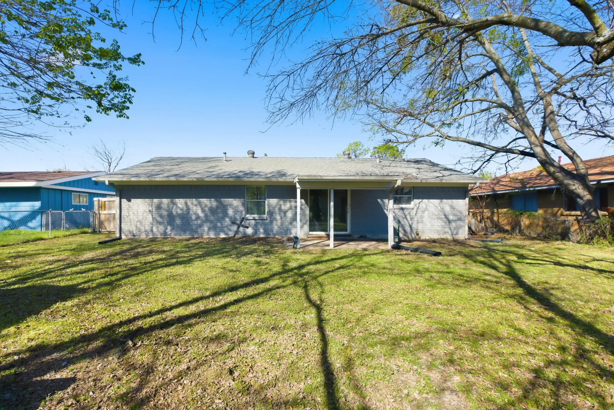Single Family Residence For Sale in Hunt County , 6509 Finch Drive, Greenville, Texas 75402, 3 Bedroom, 1 Bathroom, 2 Garage spaces, 1,038 Sqft, built in 1975, mls#21215306, Real Estate Agent in Greenville, Homes For Sale in Hunt county, Homes For Sale in Greenville, Realtor in Greenville Texas, Real Estate Brokerage Independent Realty Texas, Luminita Cordes Realtor