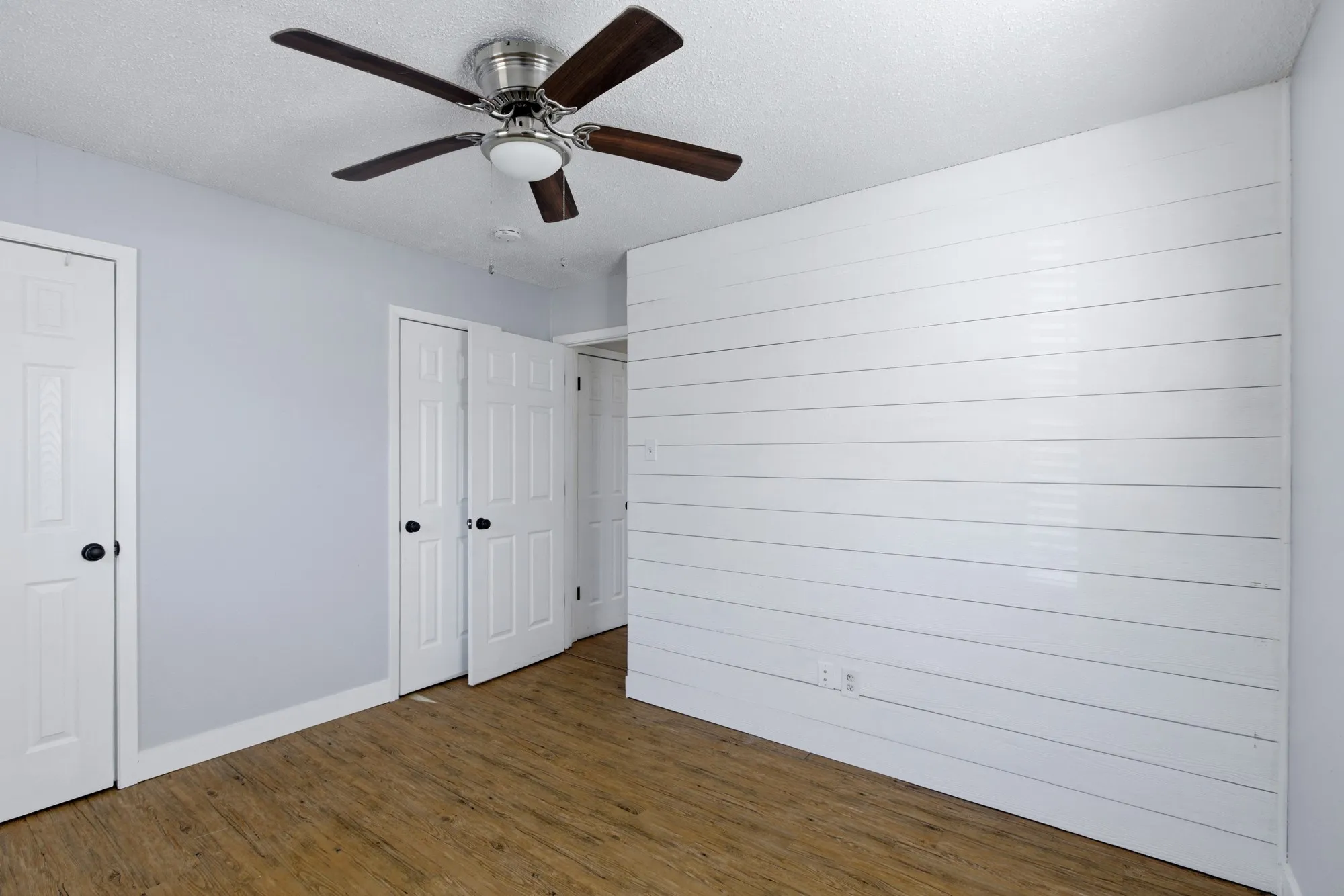 Single Family Residence For Sale in Hunt County , 6509 Finch Drive, Greenville, Texas 75402, 3 Bedroom, 1 Bathroom, 2 Garage spaces, 1,038 Sqft, built in 1975, mls#21215306, Real Estate Agent in Greenville, Homes For Sale in Hunt county, Homes For Sale in Greenville, Realtor in Greenville Texas, Real Estate Brokerage Independent Realty Texas, Luminita Cordes Realtor