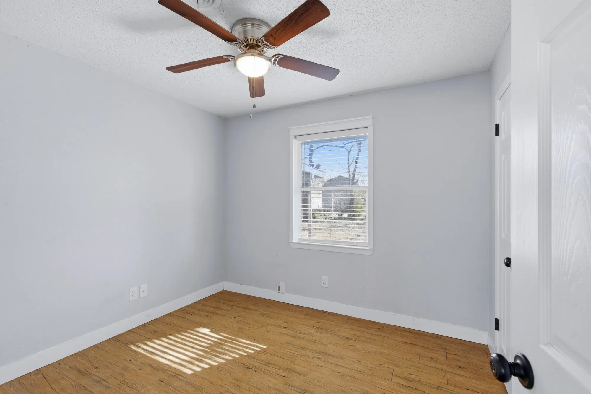 Single Family Residence For Sale in Hunt County , 6509 Finch Drive, Greenville, Texas 75402, 3 Bedroom, 1 Bathroom, 2 Garage spaces, 1,038 Sqft, built in 1975, mls#21215306, Real Estate Agent in Greenville, Homes For Sale in Hunt county, Homes For Sale in Greenville, Realtor in Greenville Texas, Real Estate Brokerage Independent Realty Texas, Luminita Cordes Realtor