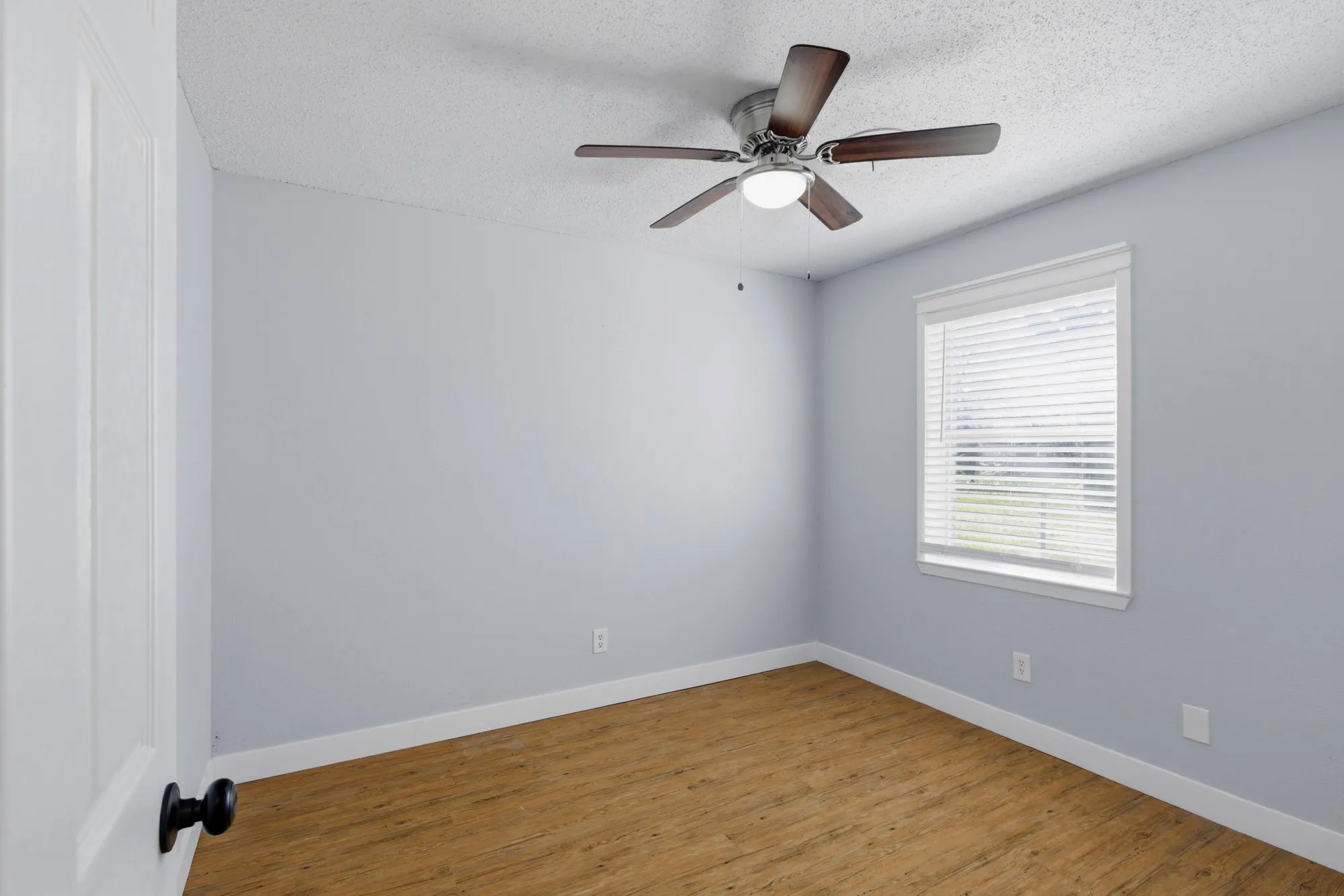 Single Family Residence For Sale in Hunt County , 6509 Finch Drive, Greenville, Texas 75402, 3 Bedroom, 1 Bathroom, 2 Garage spaces, 1,038 Sqft, built in 1975, mls#21215306, Real Estate Agent in Greenville, Homes For Sale in Hunt county, Homes For Sale in Greenville, Realtor in Greenville Texas, Real Estate Brokerage Independent Realty Texas, Luminita Cordes Realtor