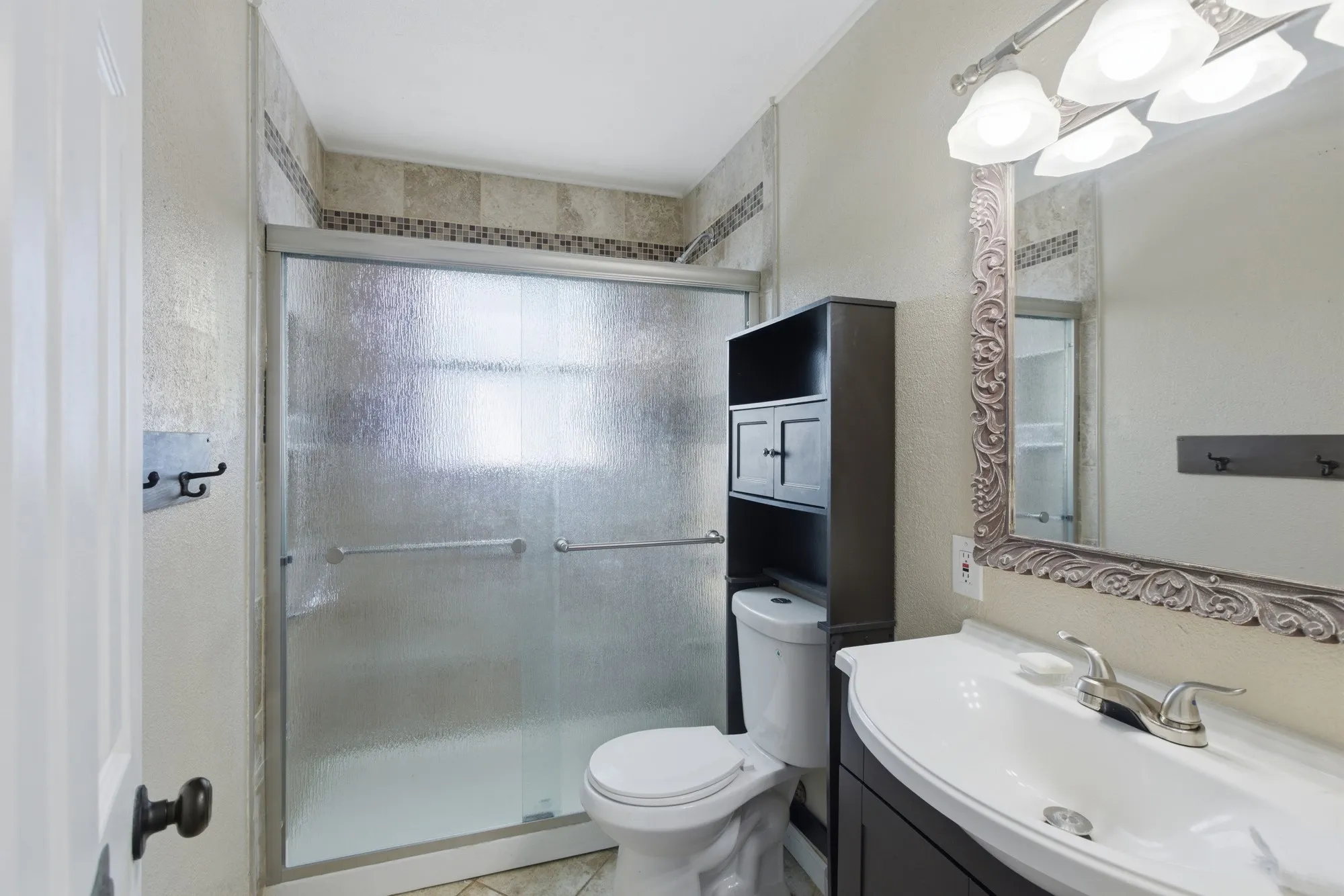 Single Family Residence For Sale in Hunt County , 6509 Finch Drive, Greenville, Texas 75402, 3 Bedroom, 1 Bathroom, 2 Garage spaces, 1,038 Sqft, built in 1975, mls#21215306, Real Estate Agent in Greenville, Homes For Sale in Hunt county, Homes For Sale in Greenville, Realtor in Greenville Texas, Real Estate Brokerage Independent Realty Texas, Luminita Cordes Realtor