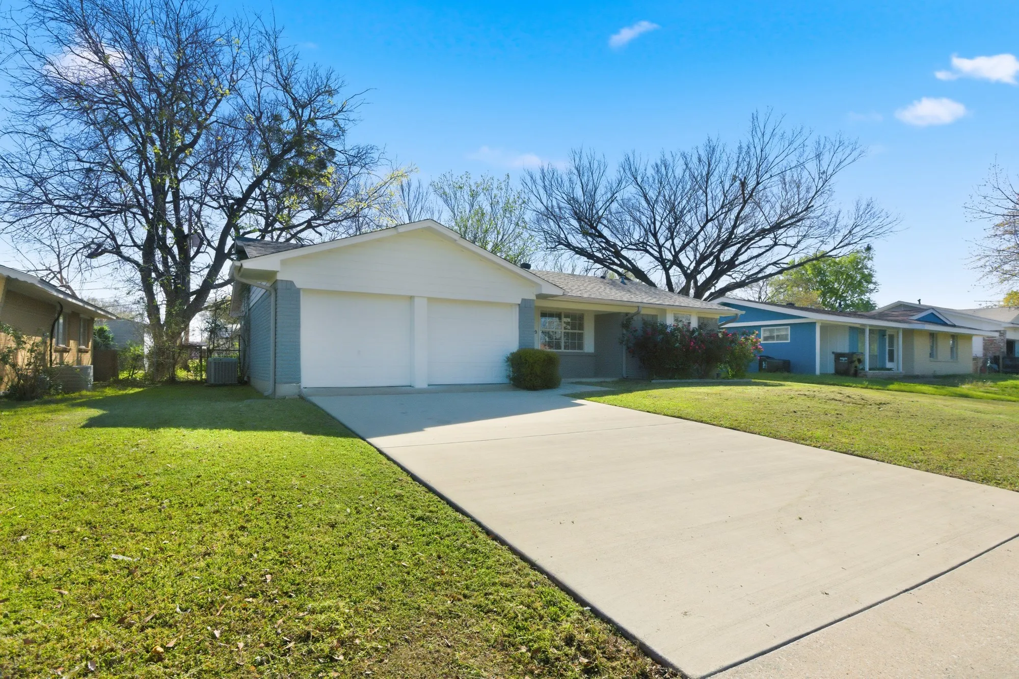Single Family Residence For Sale in Hunt County , 6509 Finch Drive, Greenville, Texas 75402, 3 Bedroom, 1 Bathroom, 2 Garage spaces, 1,038 Sqft, built in 1975, mls#21215306, Real Estate Agent in Greenville, Homes For Sale in Hunt county, Homes For Sale in Greenville, Realtor in Greenville Texas, Real Estate Brokerage Independent Realty Texas, Luminita Cordes Realtor