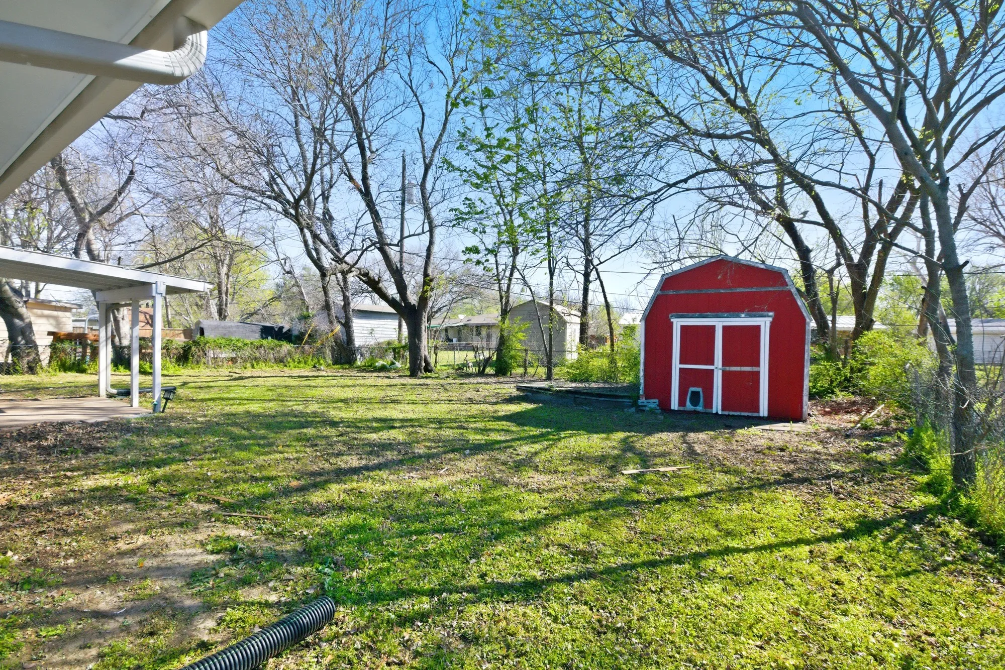 Single Family Residence For Sale in Hunt County , 6509 Finch Drive, Greenville, Texas 75402, 3 Bedroom, 1 Bathroom, 2 Garage spaces, 1,038 Sqft, built in 1975, mls#21215306, Real Estate Agent in Greenville, Homes For Sale in Hunt county, Homes For Sale in Greenville, Realtor in Greenville Texas, Real Estate Brokerage Independent Realty Texas, Luminita Cordes Realtor