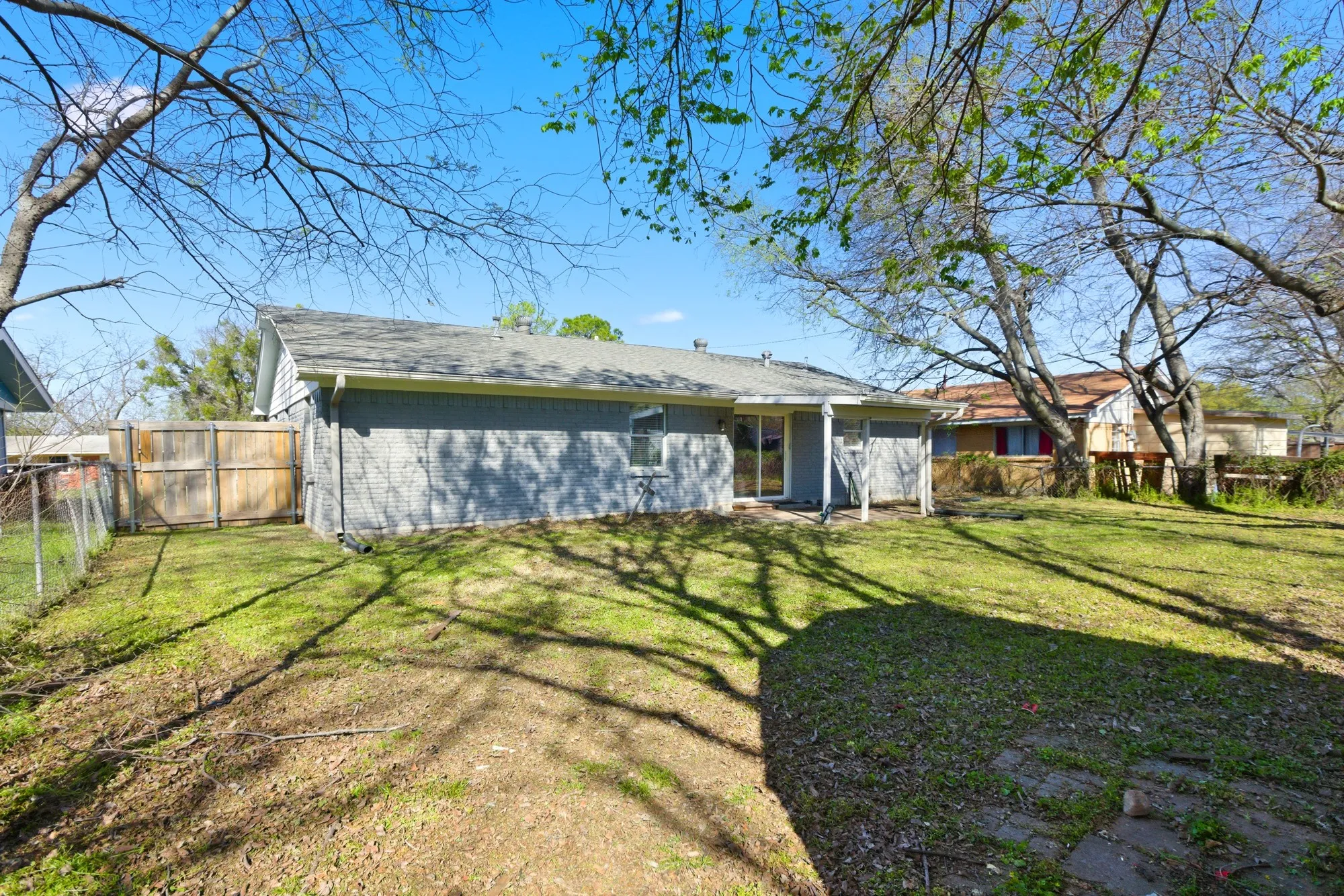 Single Family Residence For Sale in Hunt County , 6509 Finch Drive, Greenville, Texas 75402, 3 Bedroom, 1 Bathroom, 2 Garage spaces, 1,038 Sqft, built in 1975, mls#21215306, Real Estate Agent in Greenville, Homes For Sale in Hunt county, Homes For Sale in Greenville, Realtor in Greenville Texas, Real Estate Brokerage Independent Realty Texas, Luminita Cordes Realtor