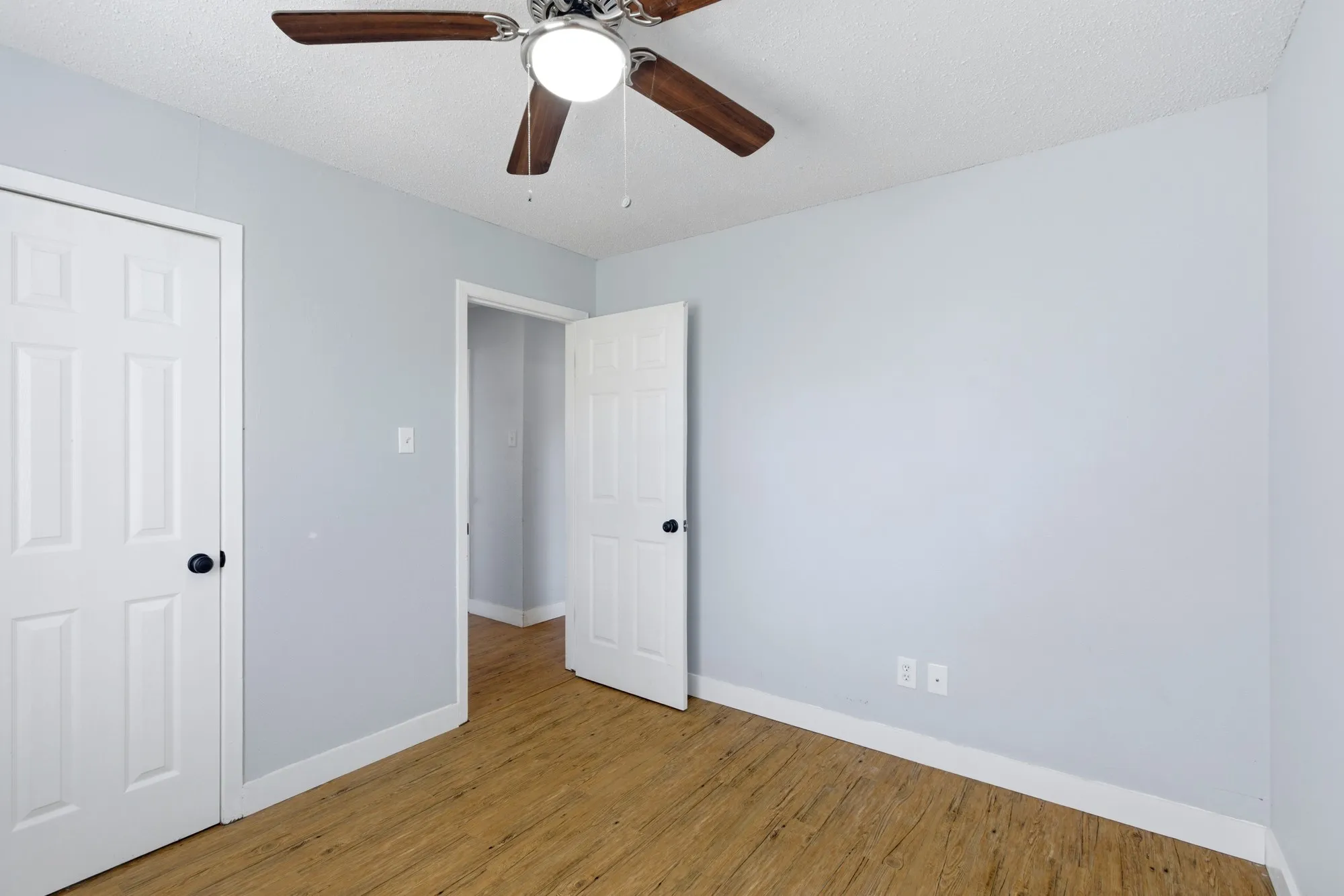 Single Family Residence For Sale in Hunt County , 6509 Finch Drive, Greenville, Texas 75402, 3 Bedroom, 1 Bathroom, 2 Garage spaces, 1,038 Sqft, built in 1975, mls#21215306, Real Estate Agent in Greenville, Homes For Sale in Hunt county, Homes For Sale in Greenville, Realtor in Greenville Texas, Real Estate Brokerage Independent Realty Texas, Luminita Cordes Realtor