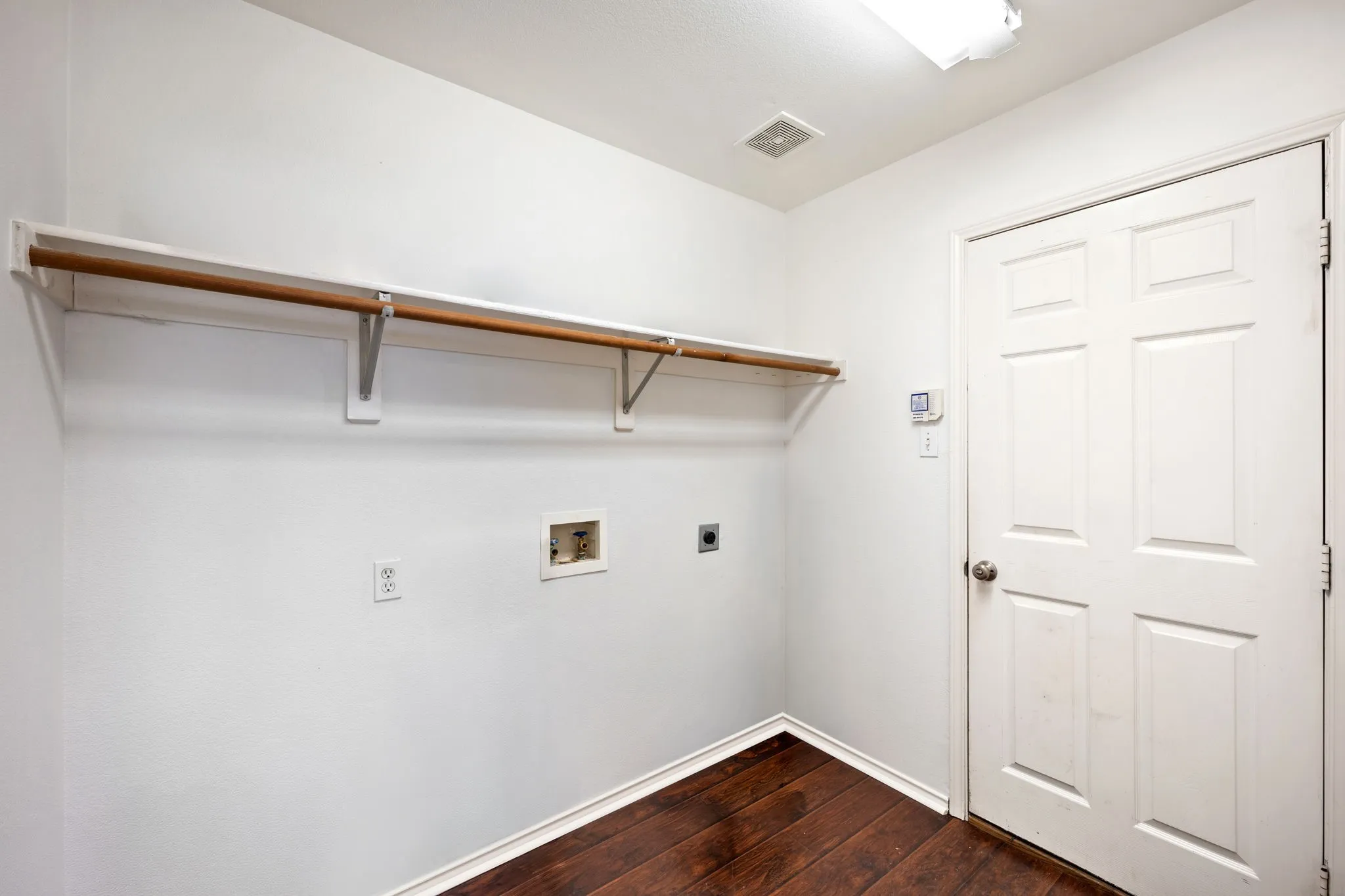 Single Family Residence For Sale in Collin County , 516 Castleford Drive, Allen, Texas 75013, 3 Bedroom, 2 Bathroom, 2 Garage spaces, 2,009 Sqft, built in 1998, mls#21215307, Real Estate Agent in Allen, Homes For Sale in Collin county, Homes For Sale in Allen, Realtor in Allen Texas, Real Estate Brokerage Independent Realty Texas, Luminita Cordes Realtor