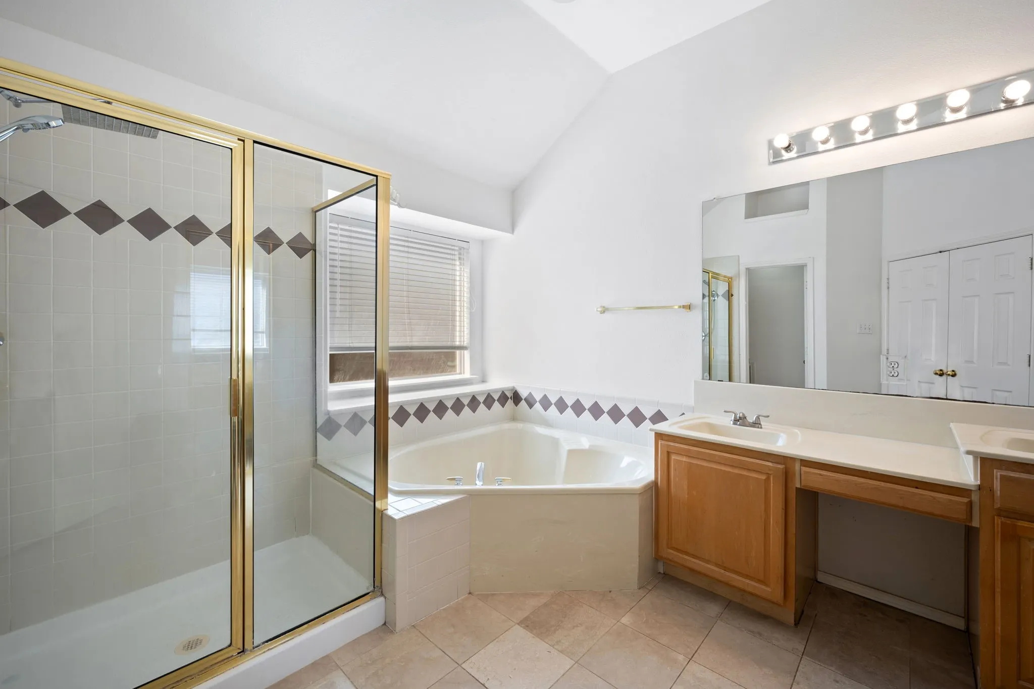Single Family Residence For Sale in Collin County , 516 Castleford Drive, Allen, Texas 75013, 3 Bedroom, 2 Bathroom, 2 Garage spaces, 2,009 Sqft, built in 1998, mls#21215307, Real Estate Agent in Allen, Homes For Sale in Collin county, Homes For Sale in Allen, Realtor in Allen Texas, Real Estate Brokerage Independent Realty Texas, Luminita Cordes Realtor