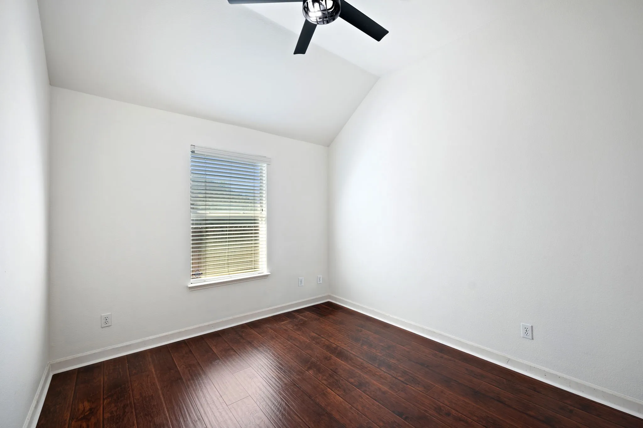 Single Family Residence For Sale in Collin County , 516 Castleford Drive, Allen, Texas 75013, 3 Bedroom, 2 Bathroom, 2 Garage spaces, 2,009 Sqft, built in 1998, mls#21215307, Real Estate Agent in Allen, Homes For Sale in Collin county, Homes For Sale in Allen, Realtor in Allen Texas, Real Estate Brokerage Independent Realty Texas, Luminita Cordes Realtor