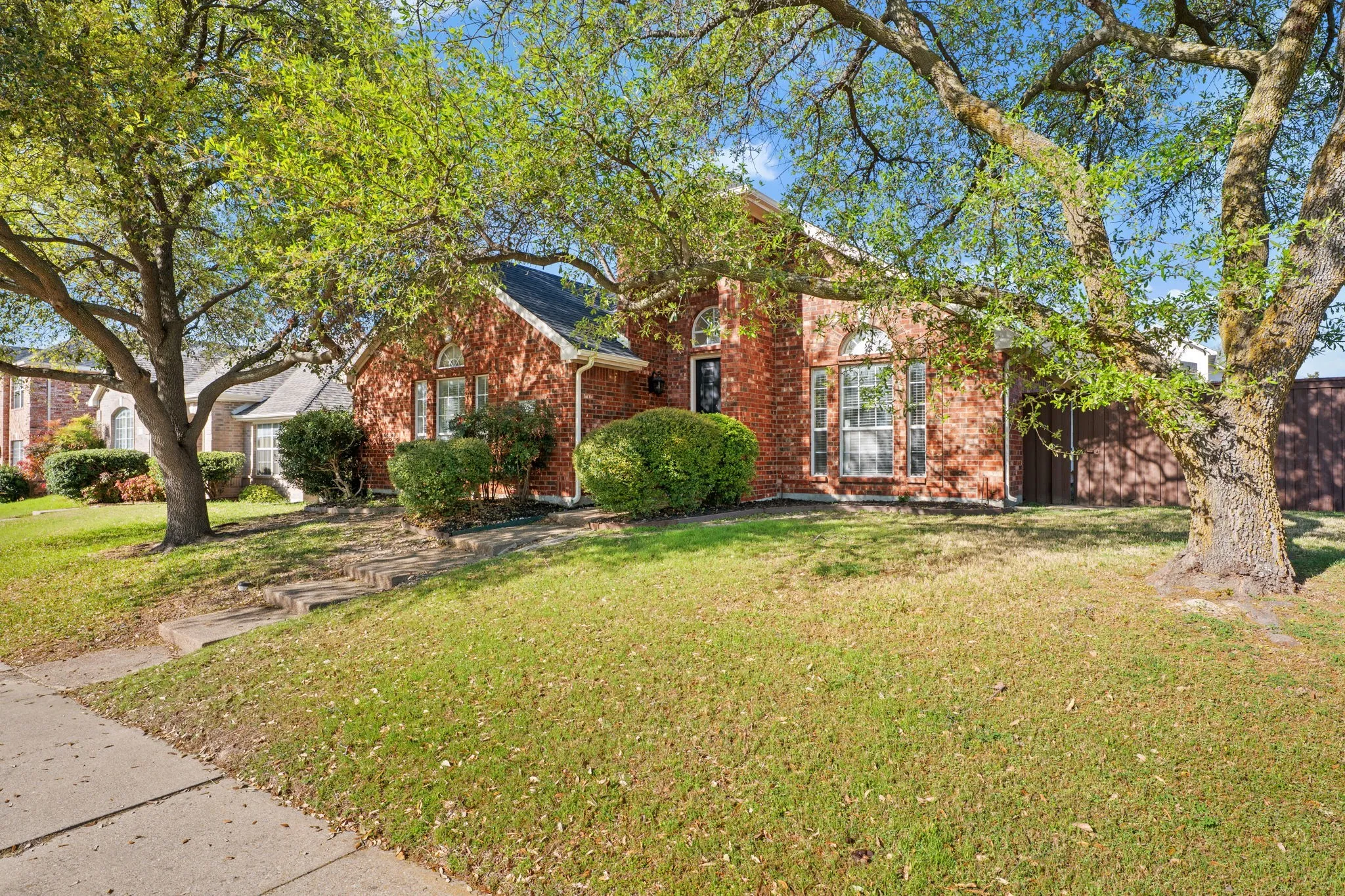Single Family Residence For Sale in Collin County , 516 Castleford Drive, Allen, Texas 75013, 3 Bedroom, 2 Bathroom, 2 Garage spaces, 2,009 Sqft, built in 1998, mls#21215307, Real Estate Agent in Allen, Homes For Sale in Collin county, Homes For Sale in Allen, Realtor in Allen Texas, Real Estate Brokerage Independent Realty Texas, Luminita Cordes Realtor