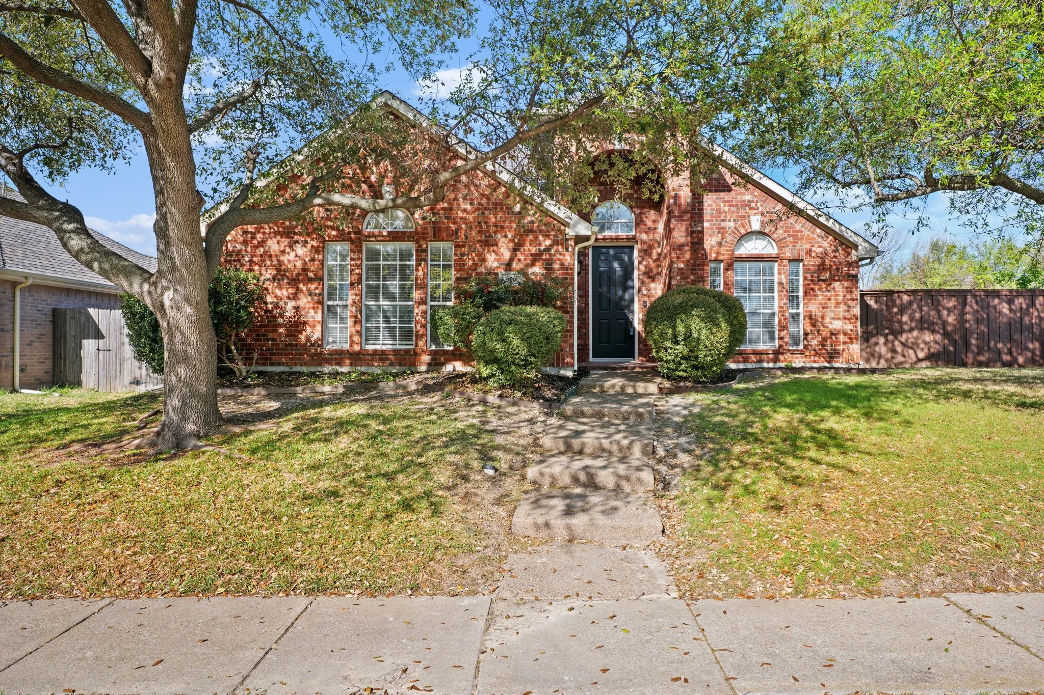 Single Family Residence For Sale in Collin County , 516 Castleford Drive, Allen, Texas 75013, 3 Bedroom, 2 Bathroom, 2 Garage spaces, 2,009 Sqft, built in 1998, mls#21215307, Real Estate Agent in Allen, Homes For Sale in Collin county, Homes For Sale in Allen, Realtor in Allen Texas, Real Estate Brokerage Independent Realty Texas, Luminita Cordes Realtor
