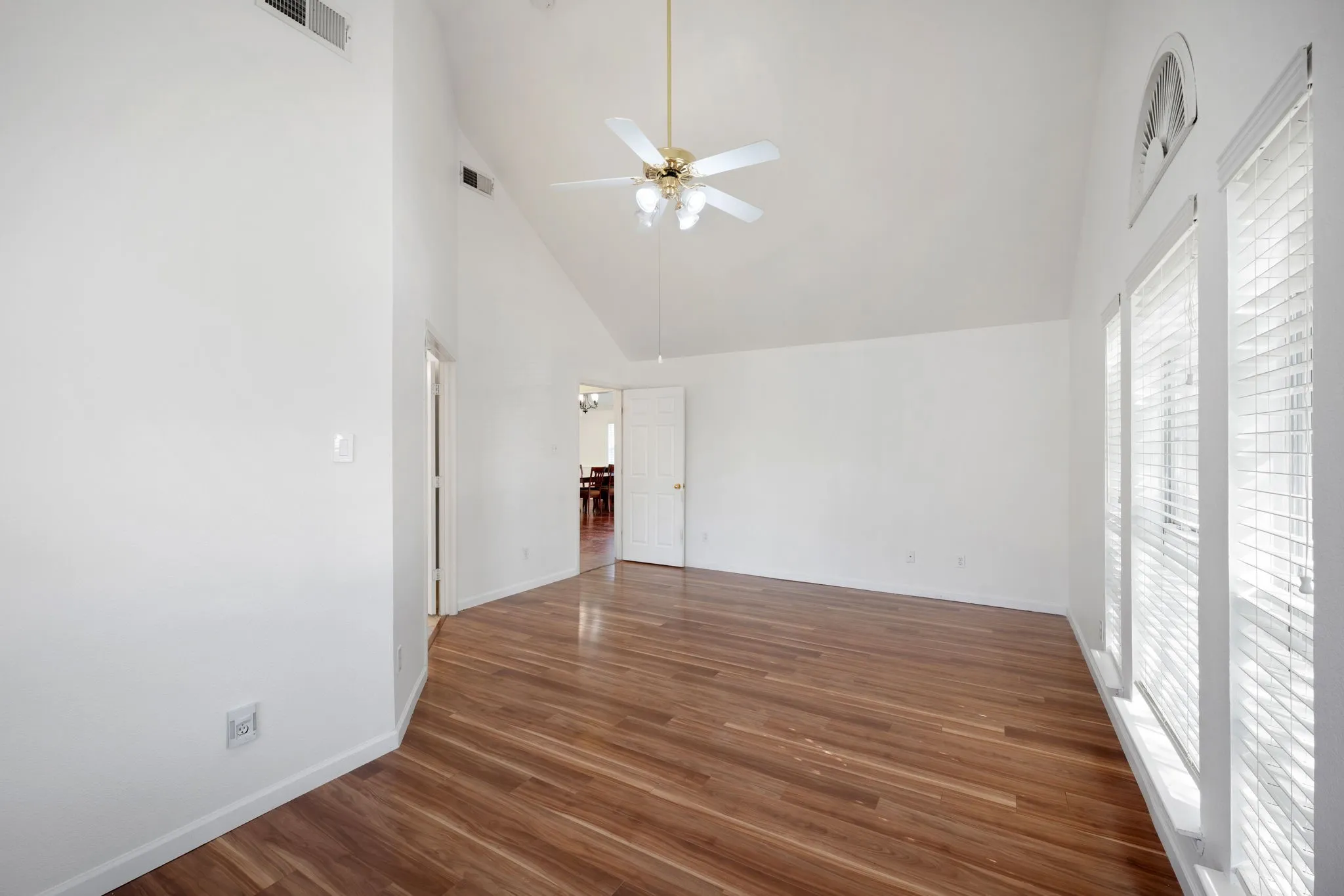 Single Family Residence For Sale in Collin County , 516 Castleford Drive, Allen, Texas 75013, 3 Bedroom, 2 Bathroom, 2 Garage spaces, 2,009 Sqft, built in 1998, mls#21215307, Real Estate Agent in Allen, Homes For Sale in Collin county, Homes For Sale in Allen, Realtor in Allen Texas, Real Estate Brokerage Independent Realty Texas, Luminita Cordes Realtor