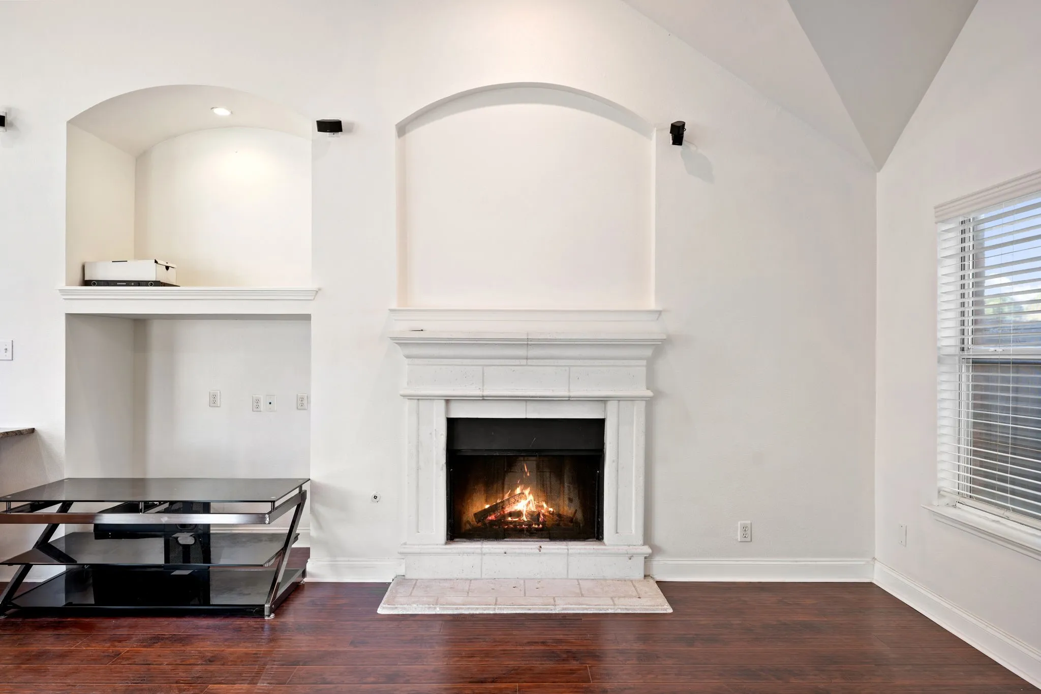 Single Family Residence For Sale in Collin County , 516 Castleford Drive, Allen, Texas 75013, 3 Bedroom, 2 Bathroom, 2 Garage spaces, 2,009 Sqft, built in 1998, mls#21215307, Real Estate Agent in Allen, Homes For Sale in Collin county, Homes For Sale in Allen, Realtor in Allen Texas, Real Estate Brokerage Independent Realty Texas, Luminita Cordes Realtor