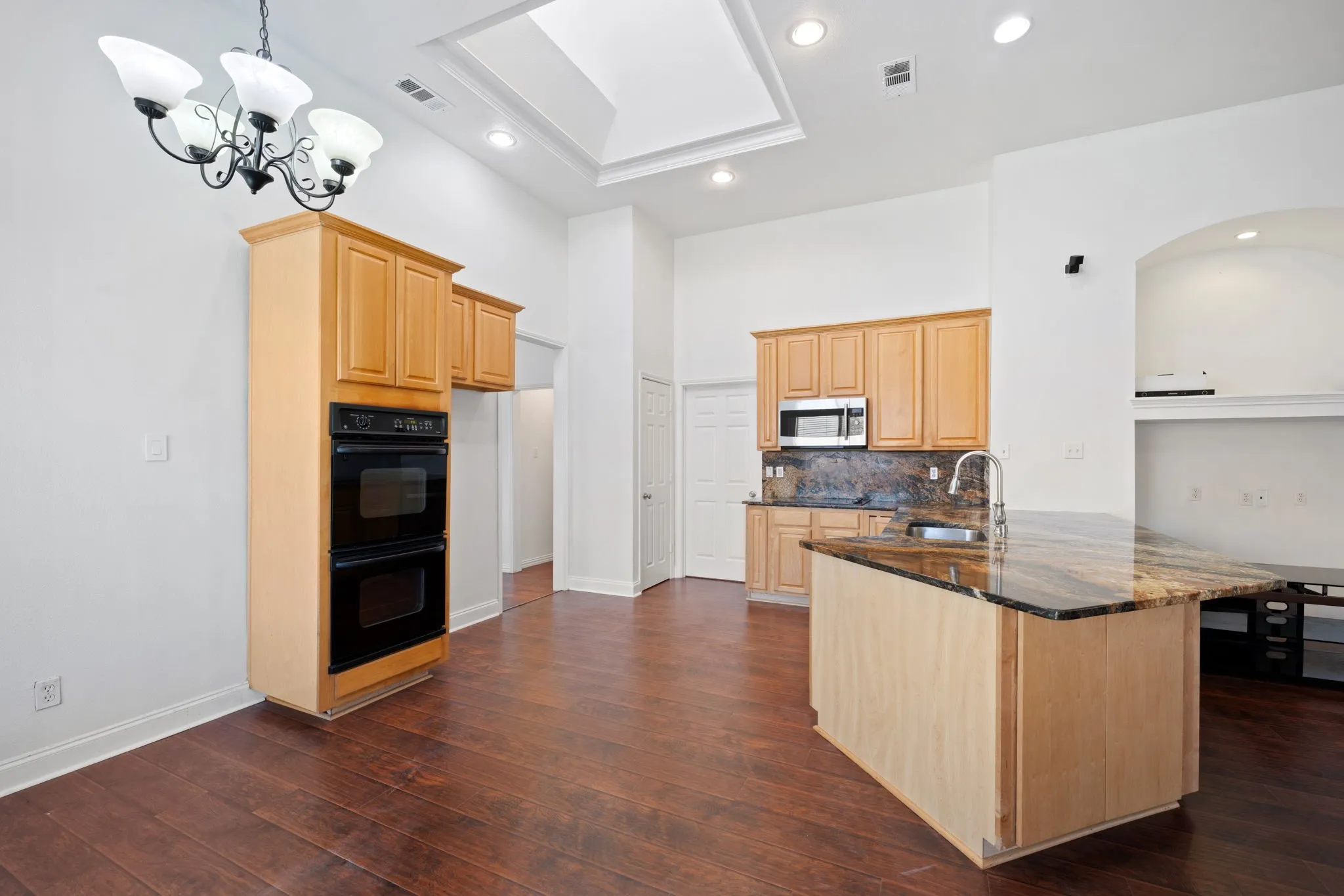 Single Family Residence For Sale in Collin County , 516 Castleford Drive, Allen, Texas 75013, 3 Bedroom, 2 Bathroom, 2 Garage spaces, 2,009 Sqft, built in 1998, mls#21215307, Real Estate Agent in Allen, Homes For Sale in Collin county, Homes For Sale in Allen, Realtor in Allen Texas, Real Estate Brokerage Independent Realty Texas, Luminita Cordes Realtor
