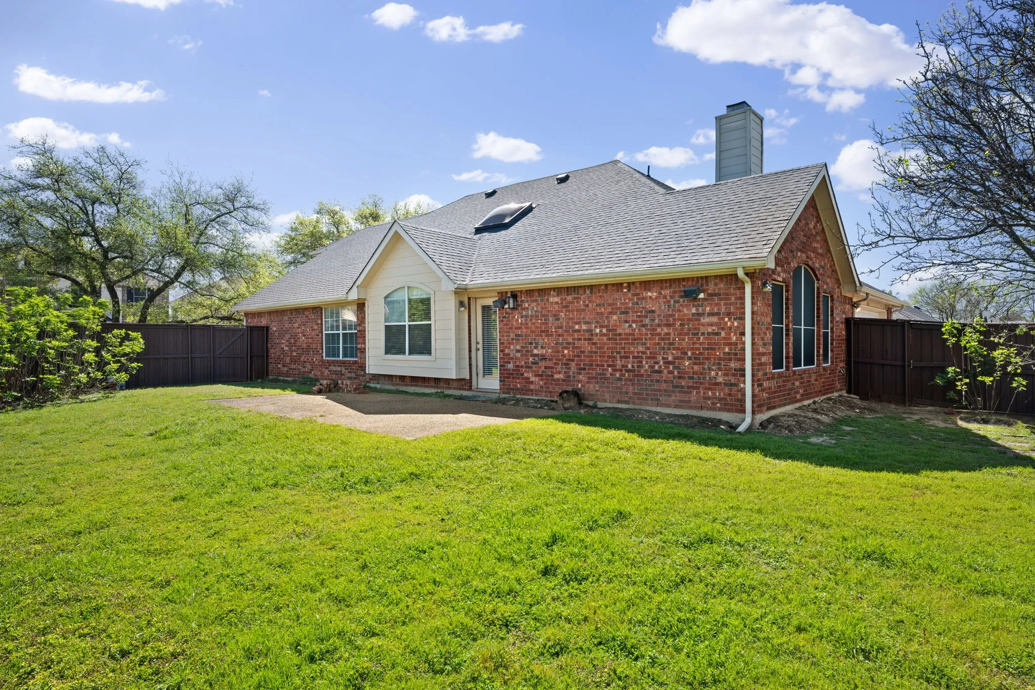 Single Family Residence For Sale in Collin County , 516 Castleford Drive, Allen, Texas 75013, 3 Bedroom, 2 Bathroom, 2 Garage spaces, 2,009 Sqft, built in 1998, mls#21215307, Real Estate Agent in Allen, Homes For Sale in Collin county, Homes For Sale in Allen, Realtor in Allen Texas, Real Estate Brokerage Independent Realty Texas, Luminita Cordes Realtor