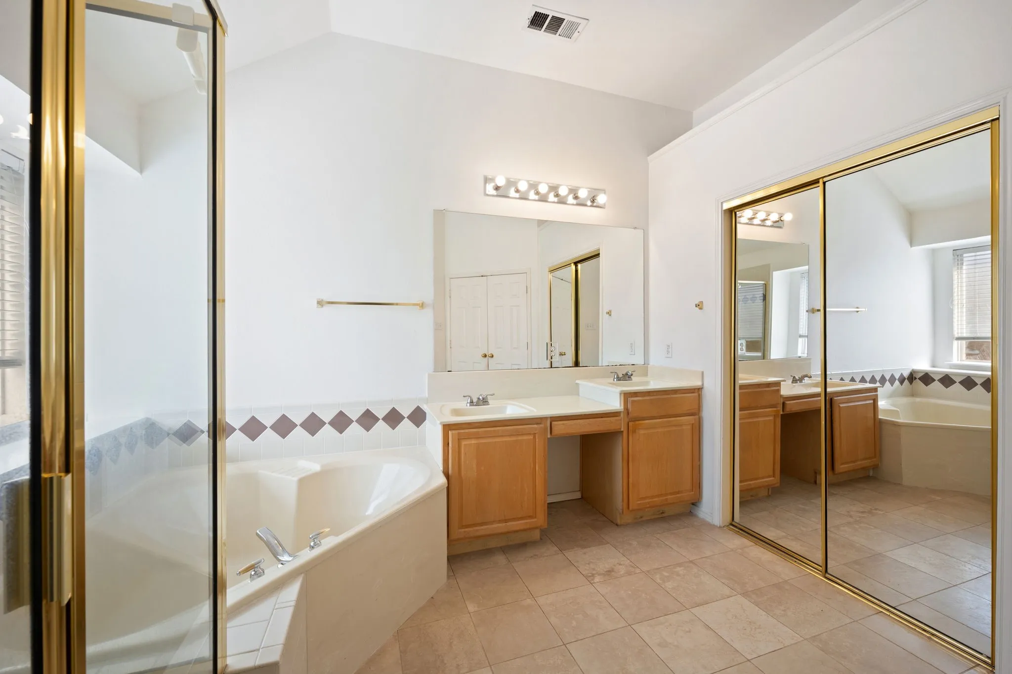 Single Family Residence For Sale in Collin County , 516 Castleford Drive, Allen, Texas 75013, 3 Bedroom, 2 Bathroom, 2 Garage spaces, 2,009 Sqft, built in 1998, mls#21215307, Real Estate Agent in Allen, Homes For Sale in Collin county, Homes For Sale in Allen, Realtor in Allen Texas, Real Estate Brokerage Independent Realty Texas, Luminita Cordes Realtor