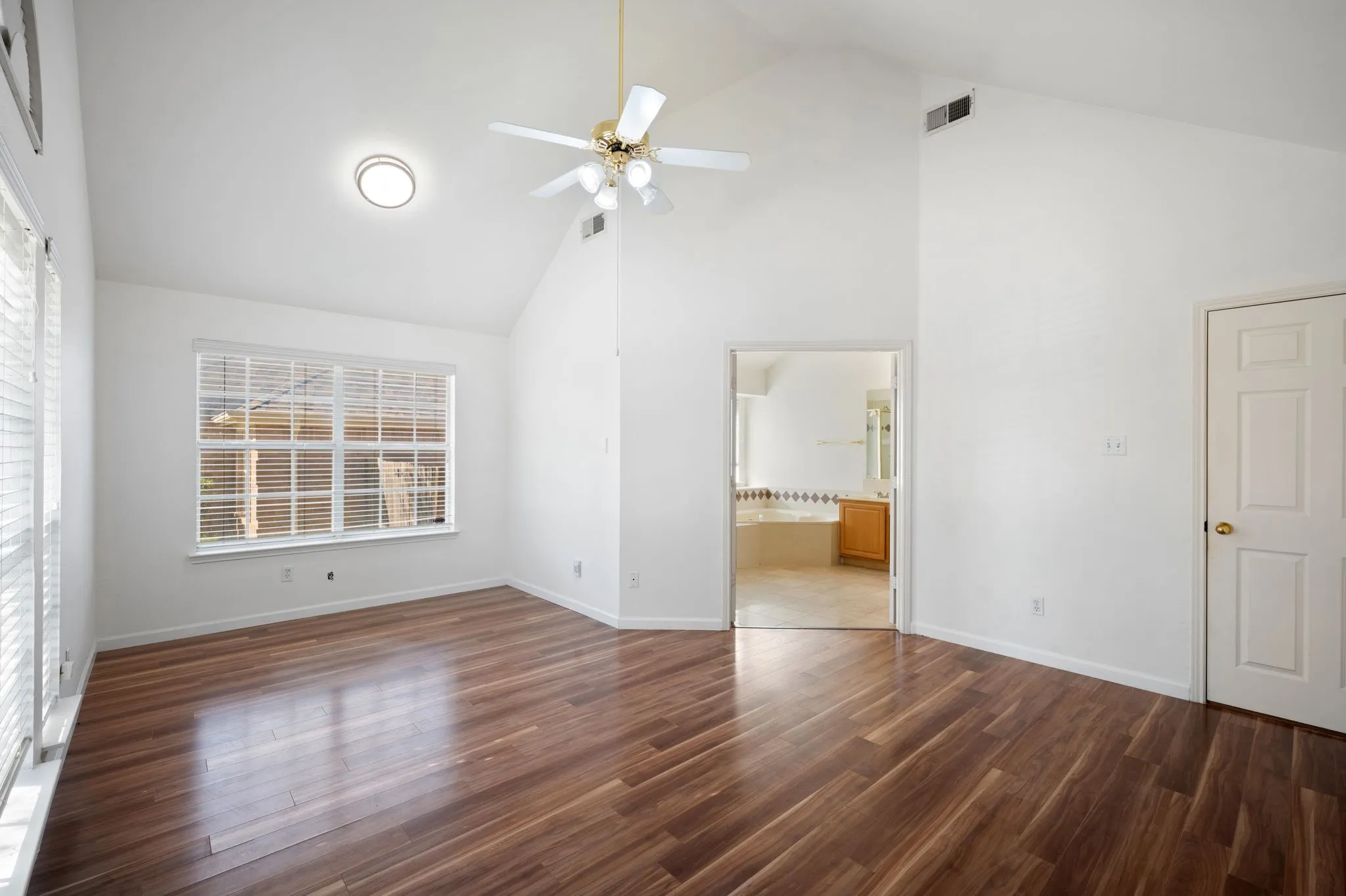 Single Family Residence For Sale in Collin County , 516 Castleford Drive, Allen, Texas 75013, 3 Bedroom, 2 Bathroom, 2 Garage spaces, 2,009 Sqft, built in 1998, mls#21215307, Real Estate Agent in Allen, Homes For Sale in Collin county, Homes For Sale in Allen, Realtor in Allen Texas, Real Estate Brokerage Independent Realty Texas, Luminita Cordes Realtor