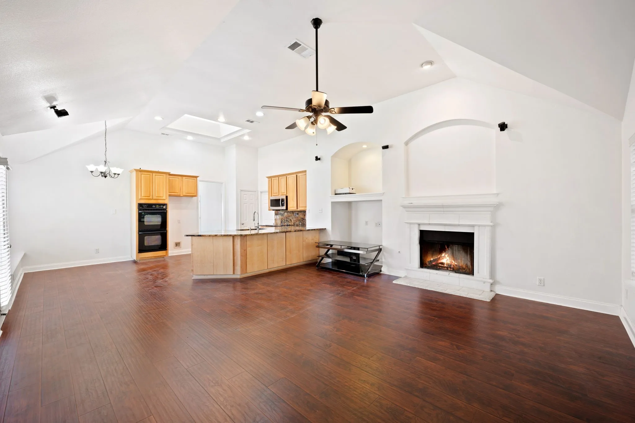 Single Family Residence For Sale in Collin County , 516 Castleford Drive, Allen, Texas 75013, 3 Bedroom, 2 Bathroom, 2 Garage spaces, 2,009 Sqft, built in 1998, mls#21215307, Real Estate Agent in Allen, Homes For Sale in Collin county, Homes For Sale in Allen, Realtor in Allen Texas, Real Estate Brokerage Independent Realty Texas, Luminita Cordes Realtor