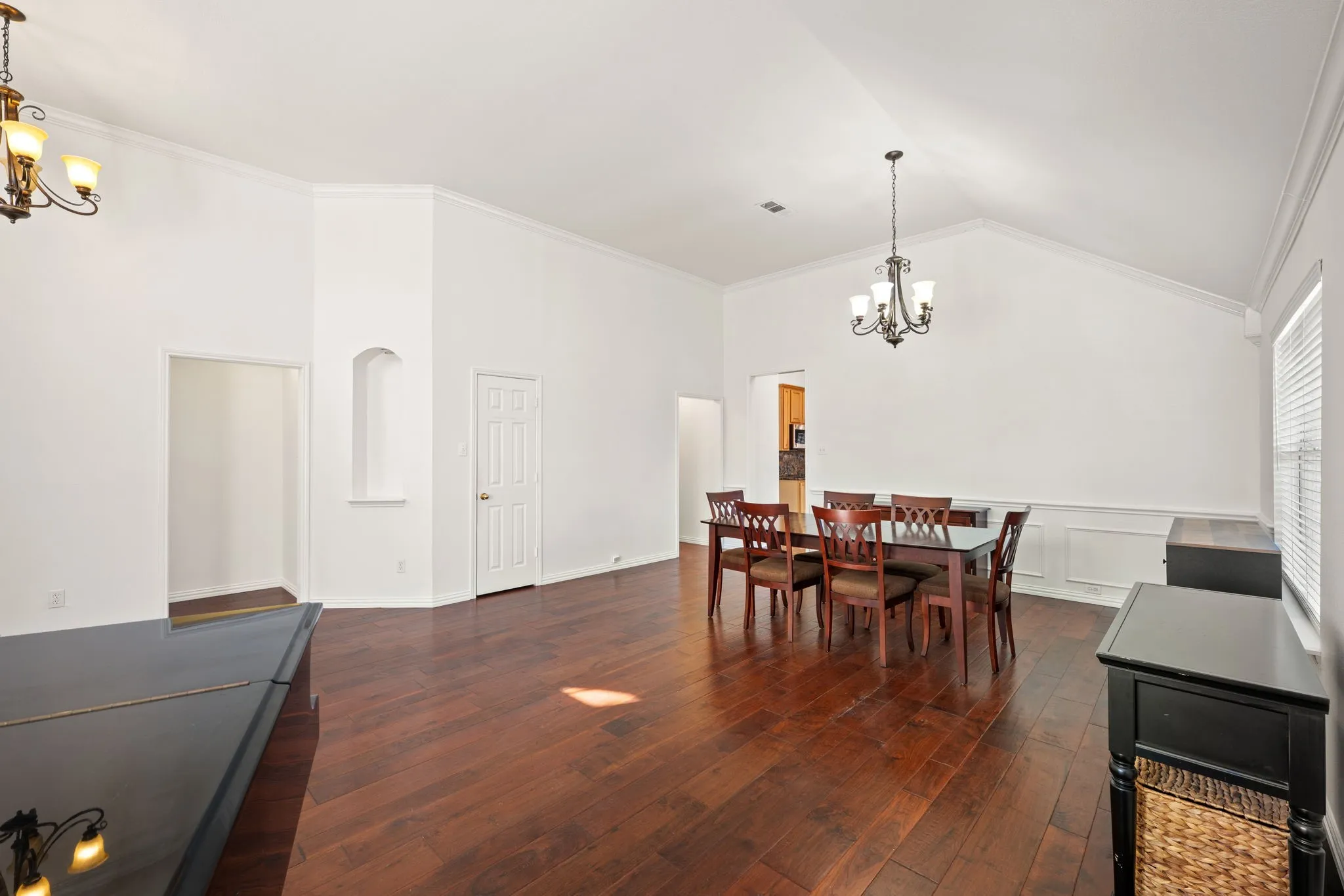 Single Family Residence For Sale in Collin County , 516 Castleford Drive, Allen, Texas 75013, 3 Bedroom, 2 Bathroom, 2 Garage spaces, 2,009 Sqft, built in 1998, mls#21215307, Real Estate Agent in Allen, Homes For Sale in Collin county, Homes For Sale in Allen, Realtor in Allen Texas, Real Estate Brokerage Independent Realty Texas, Luminita Cordes Realtor