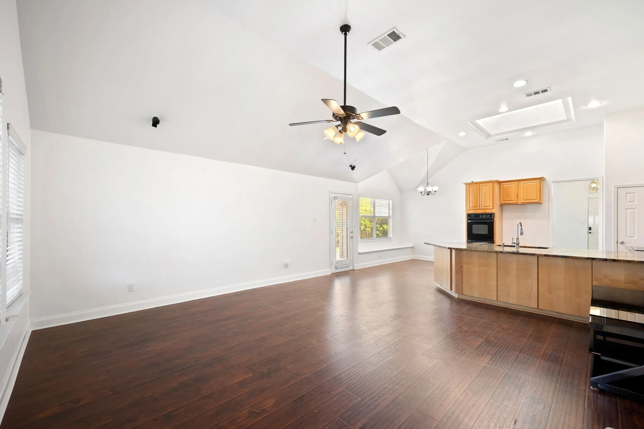 Single Family Residence For Sale in Collin County , 516 Castleford Drive, Allen, Texas 75013, 3 Bedroom, 2 Bathroom, 2 Garage spaces, 2,009 Sqft, built in 1998, mls#21215307, Real Estate Agent in Allen, Homes For Sale in Collin county, Homes For Sale in Allen, Realtor in Allen Texas, Real Estate Brokerage Independent Realty Texas, Luminita Cordes Realtor