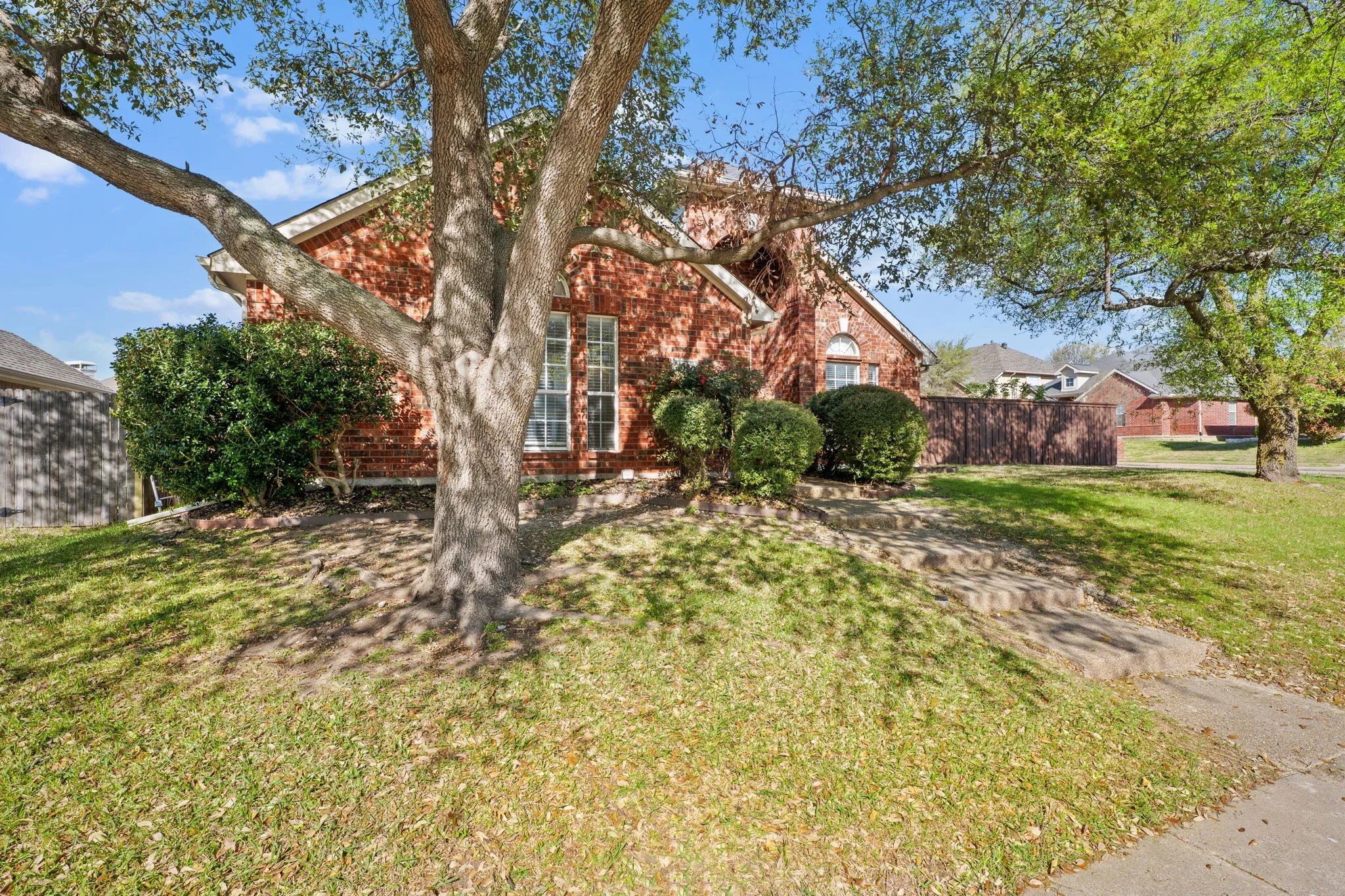 Single Family Residence For Sale in Collin County , 516 Castleford Drive, Allen, Texas 75013, 3 Bedroom, 2 Bathroom, 2 Garage spaces, 2,009 Sqft, built in 1998, mls#21215307, Real Estate Agent in Allen, Homes For Sale in Collin county, Homes For Sale in Allen, Realtor in Allen Texas, Real Estate Brokerage Independent Realty Texas, Luminita Cordes Realtor