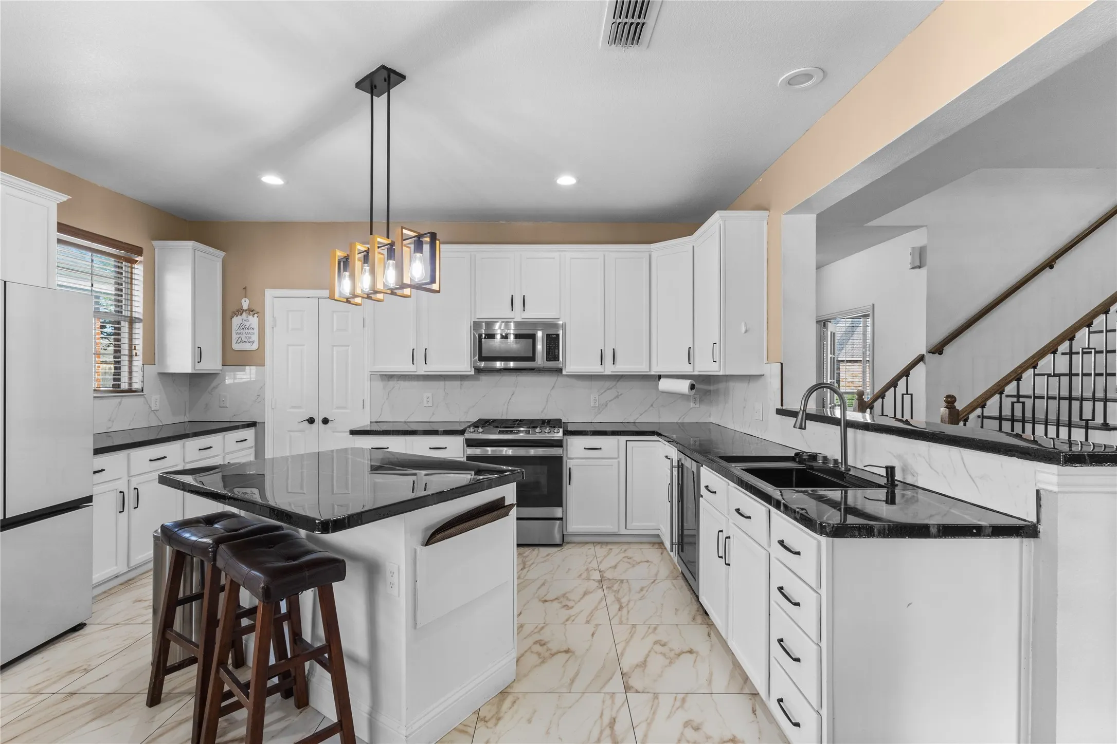 Single Family Residence For Sale in Dallas County , 7013 Bickers Drive, Rowlett, Texas 75089, 5 Bedroom, 3 Bathroom, 2 Garage spaces, 2,872 Sqft, built in 2005, mls#21215310, Real Estate Agent in Rowlett, Homes For Sale in Dallas county, Homes For Sale in Rowlett, Realtor in Rowlett Texas, Real Estate Brokerage Independent Realty Texas, Luminita Cordes Realtor