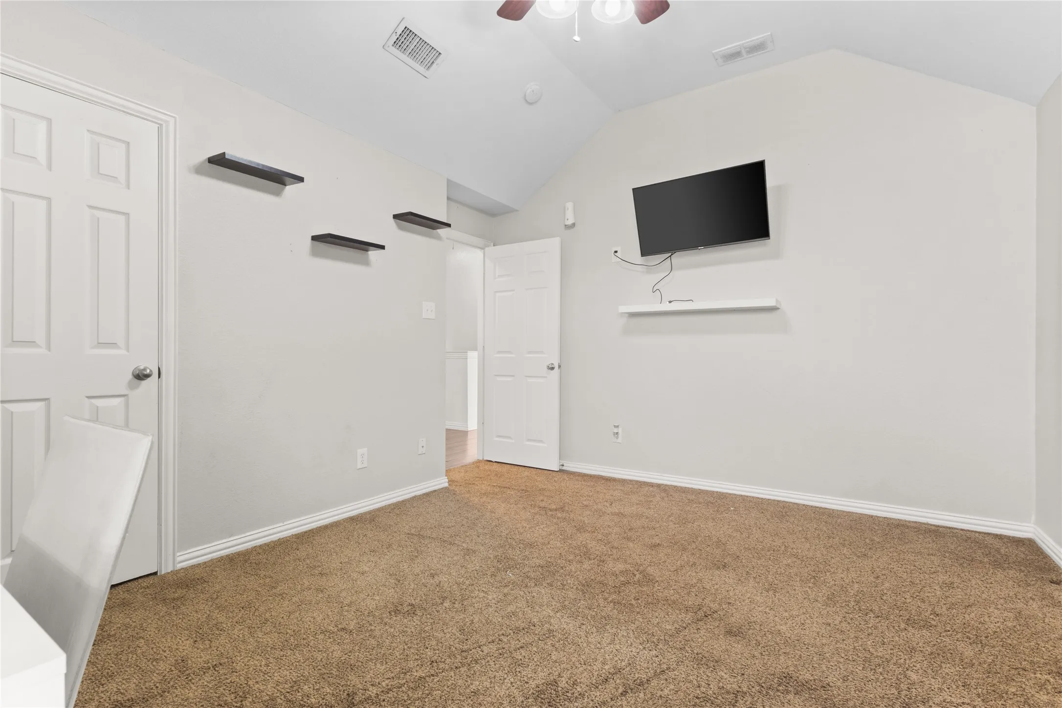 Single Family Residence For Sale in Dallas County , 7013 Bickers Drive, Rowlett, Texas 75089, 5 Bedroom, 3 Bathroom, 2 Garage spaces, 2,872 Sqft, built in 2005, mls#21215310, Real Estate Agent in Rowlett, Homes For Sale in Dallas county, Homes For Sale in Rowlett, Realtor in Rowlett Texas, Real Estate Brokerage Independent Realty Texas, Luminita Cordes Realtor