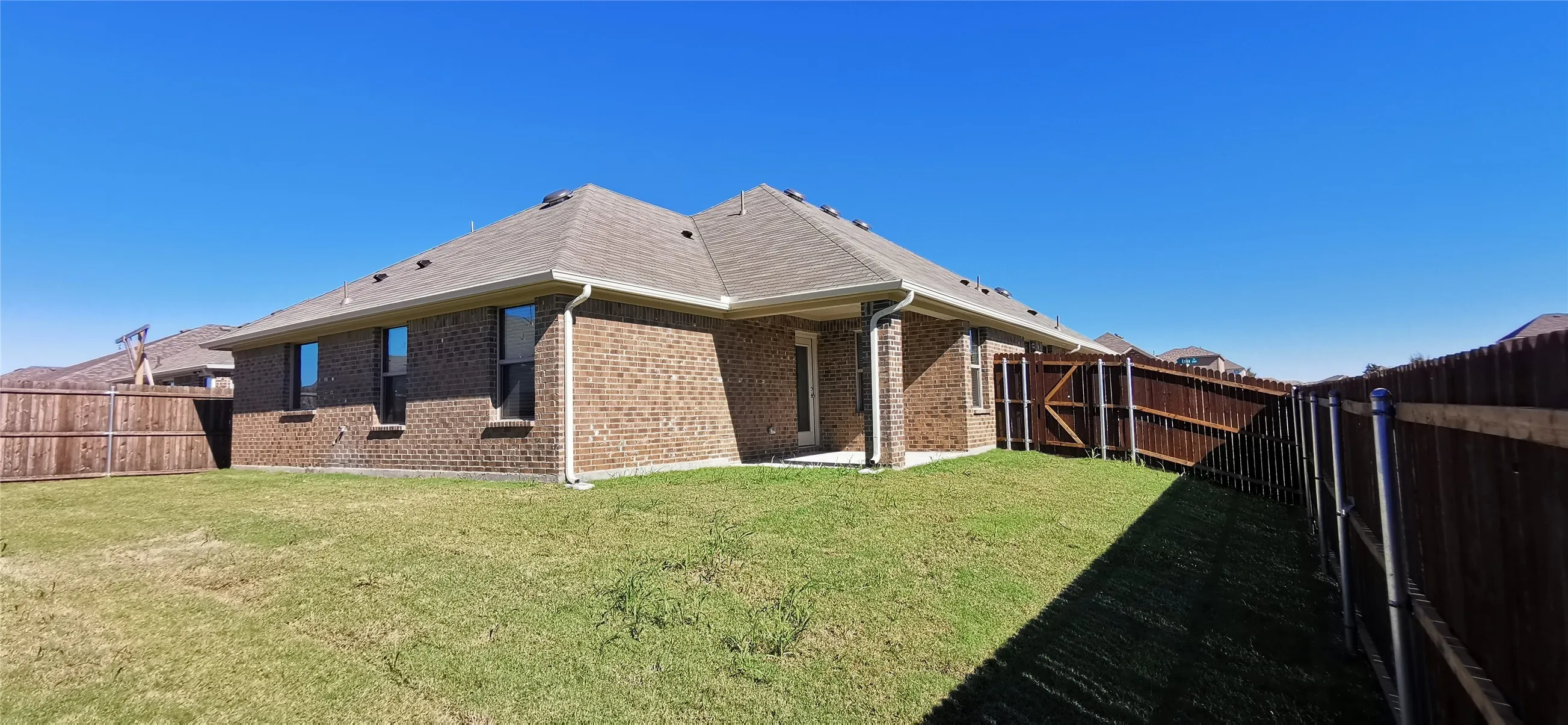 Single Family Residence For Sale in Kaufman County , 2131 Erika Lane, Forney, Texas 75126, 4 Bedroom, 2 Bathroom, 2 Garage spaces, 1,981 Sqft, built in 2021, Preowned, mls#21215296, Real Estate Agent in Forney, Homes For Sale in Kaufman county, Homes For Sale in Forney, Realtor in Forney Texas, Real Estate Brokerage Independent Realty Texas, Luminita Cordes Realtor