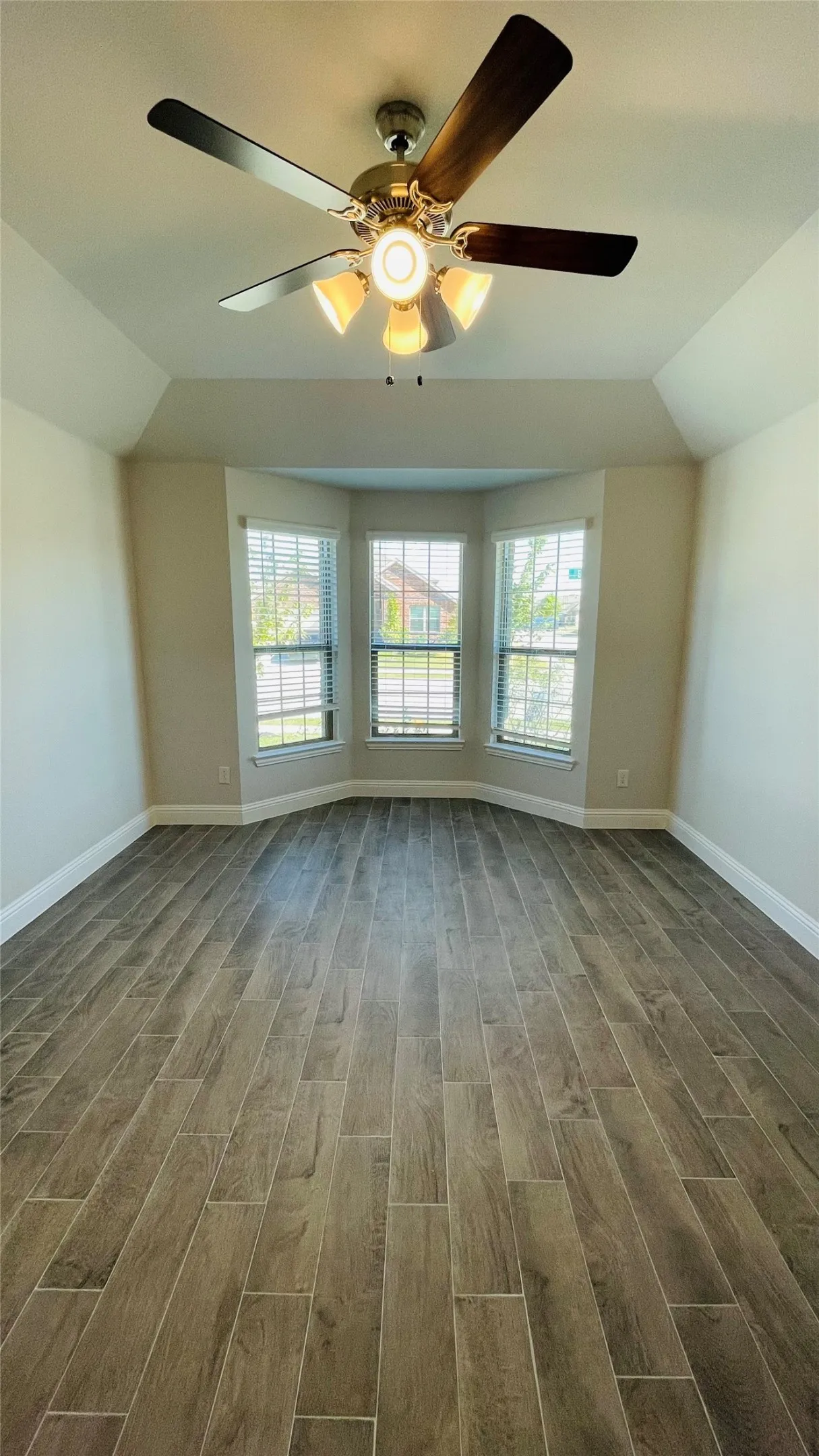 Single Family Residence For Sale in Kaufman County , 2131 Erika Lane, Forney, Texas 75126, 4 Bedroom, 2 Bathroom, 2 Garage spaces, 1,981 Sqft, built in 2021, Preowned, mls#21215296, Real Estate Agent in Forney, Homes For Sale in Kaufman county, Homes For Sale in Forney, Realtor in Forney Texas, Real Estate Brokerage Independent Realty Texas, Luminita Cordes Realtor