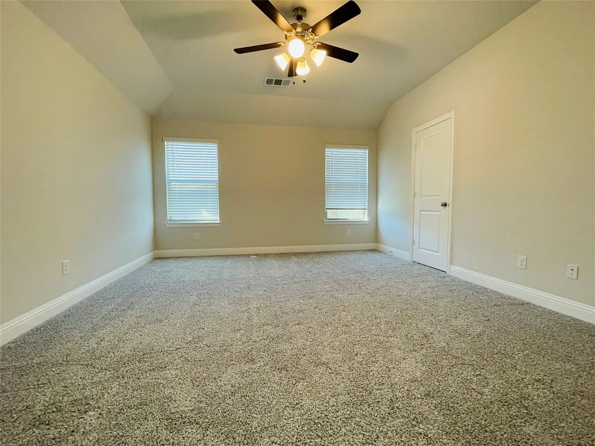 Single Family Residence For Sale in Kaufman County , 2131 Erika Lane, Forney, Texas 75126, 4 Bedroom, 2 Bathroom, 2 Garage spaces, 1,981 Sqft, built in 2021, Preowned, mls#21215296, Real Estate Agent in Forney, Homes For Sale in Kaufman county, Homes For Sale in Forney, Realtor in Forney Texas, Real Estate Brokerage Independent Realty Texas, Luminita Cordes Realtor