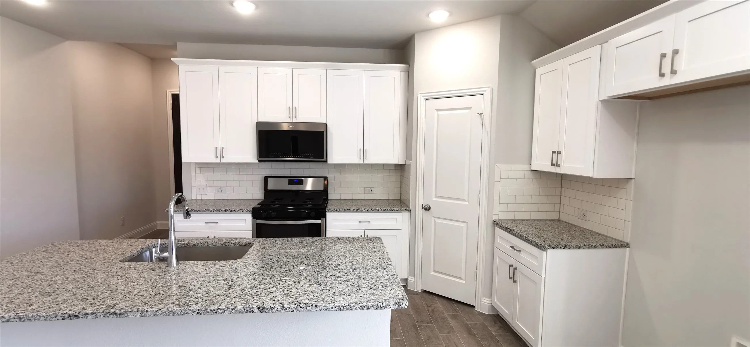 Single Family Residence For Sale in Kaufman County , 2131 Erika Lane, Forney, Texas 75126, 4 Bedroom, 2 Bathroom, 2 Garage spaces, 1,981 Sqft, built in 2021, Preowned, mls#21215296, Real Estate Agent in Forney, Homes For Sale in Kaufman county, Homes For Sale in Forney, Realtor in Forney Texas, Real Estate Brokerage Independent Realty Texas, Luminita Cordes Realtor
