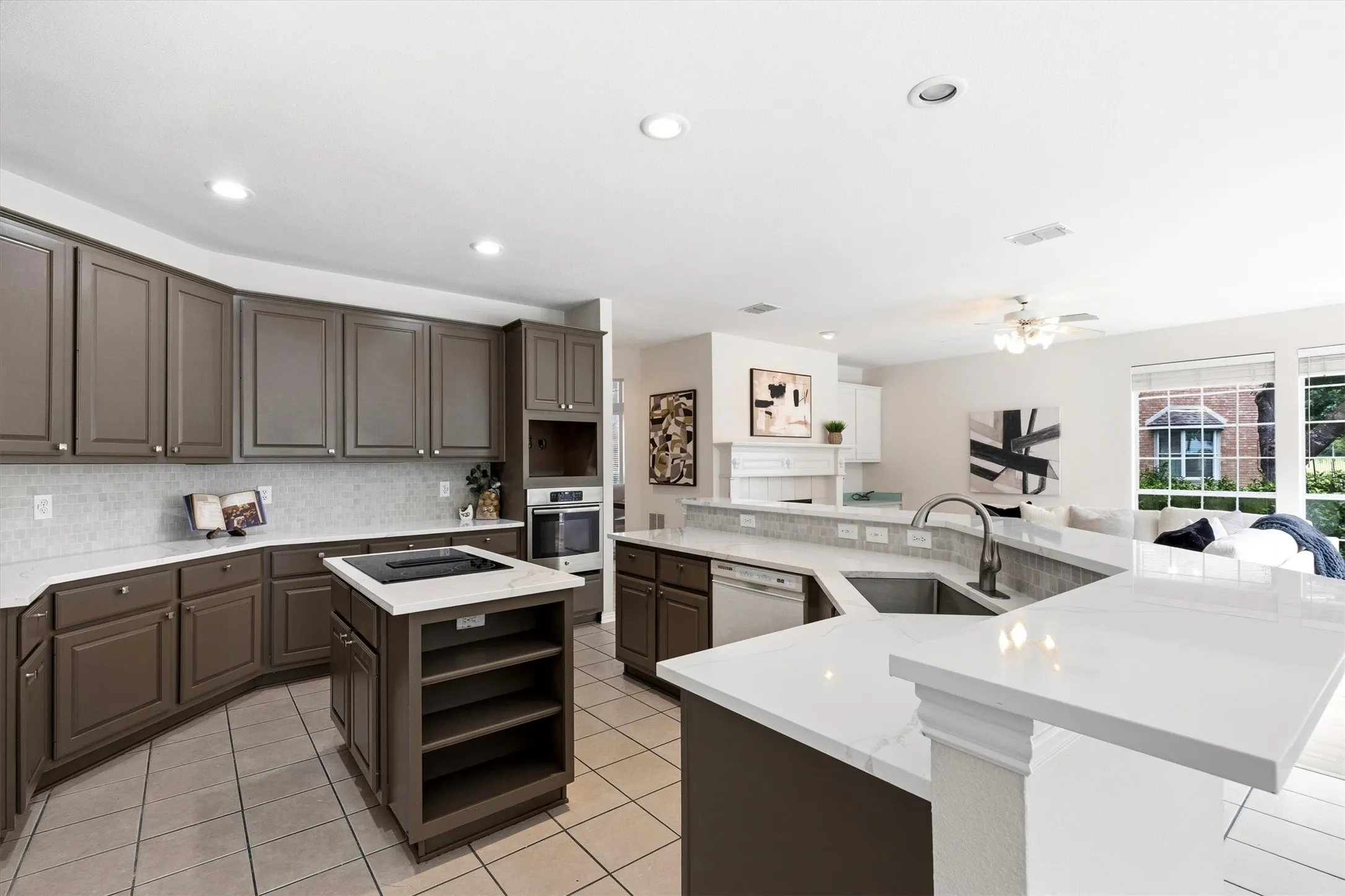 Single Family Residence For Sale in Dallas County , 6010 Troon Circle, Garland, Texas 75044, 4 Bedroom, 4 Bathroom, 2 Garage spaces, 3,420 Sqft, built in 1994, mls#21215171, Real Estate Agent in Garland, Homes For Sale in Dallas county, Homes For Sale in Garland, Realtor in Garland Texas, Real Estate Brokerage Independent Realty Texas, Luminita Cordes Realtor