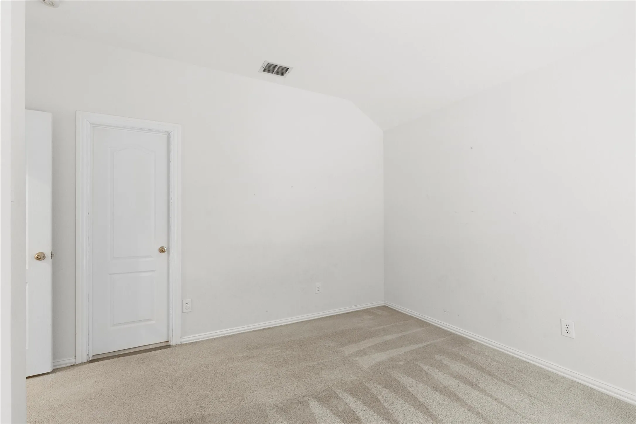 Single Family Residence For Sale in Dallas County , 6010 Troon Circle, Garland, Texas 75044, 4 Bedroom, 4 Bathroom, 2 Garage spaces, 3,420 Sqft, built in 1994, mls#21215171, Real Estate Agent in Garland, Homes For Sale in Dallas county, Homes For Sale in Garland, Realtor in Garland Texas, Real Estate Brokerage Independent Realty Texas, Luminita Cordes Realtor