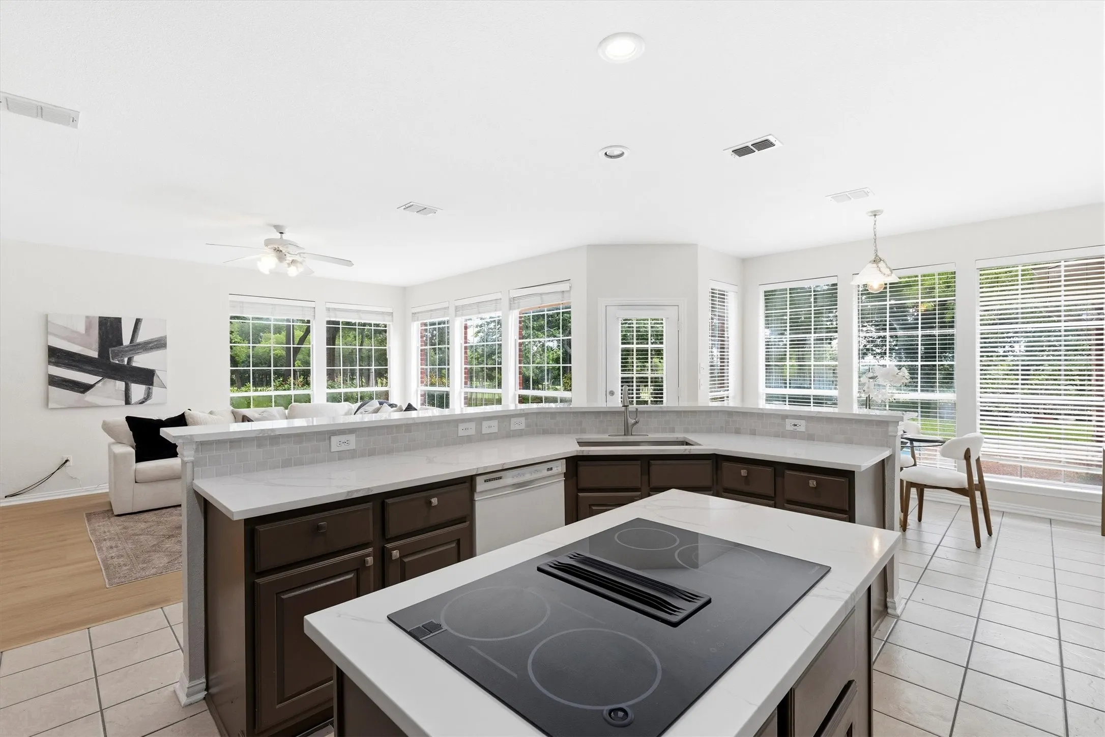 Single Family Residence For Sale in Dallas County , 6010 Troon Circle, Garland, Texas 75044, 4 Bedroom, 4 Bathroom, 2 Garage spaces, 3,420 Sqft, built in 1994, mls#21215171, Real Estate Agent in Garland, Homes For Sale in Dallas county, Homes For Sale in Garland, Realtor in Garland Texas, Real Estate Brokerage Independent Realty Texas, Luminita Cordes Realtor
