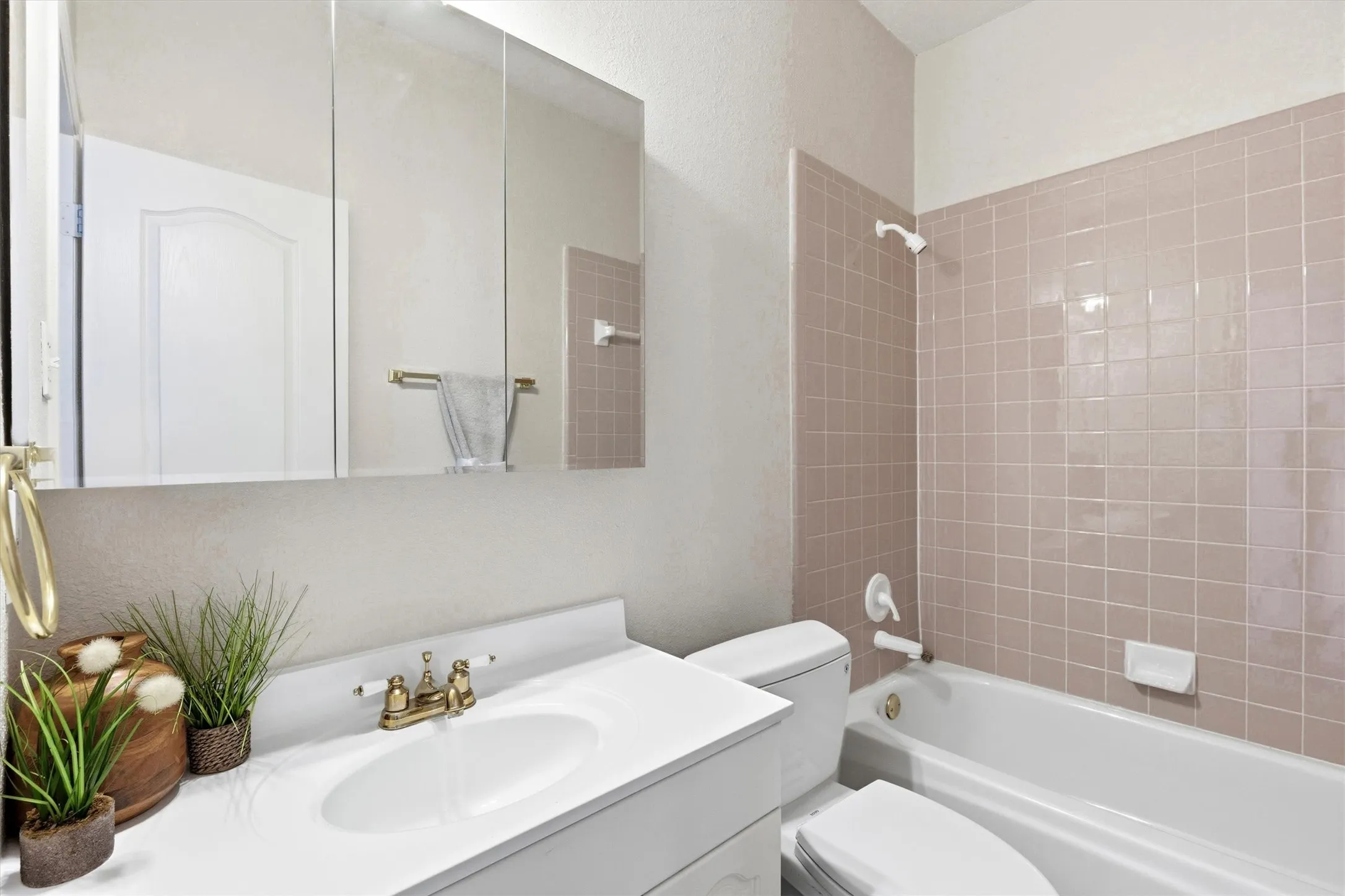 This is upstairs ensuite bathroom