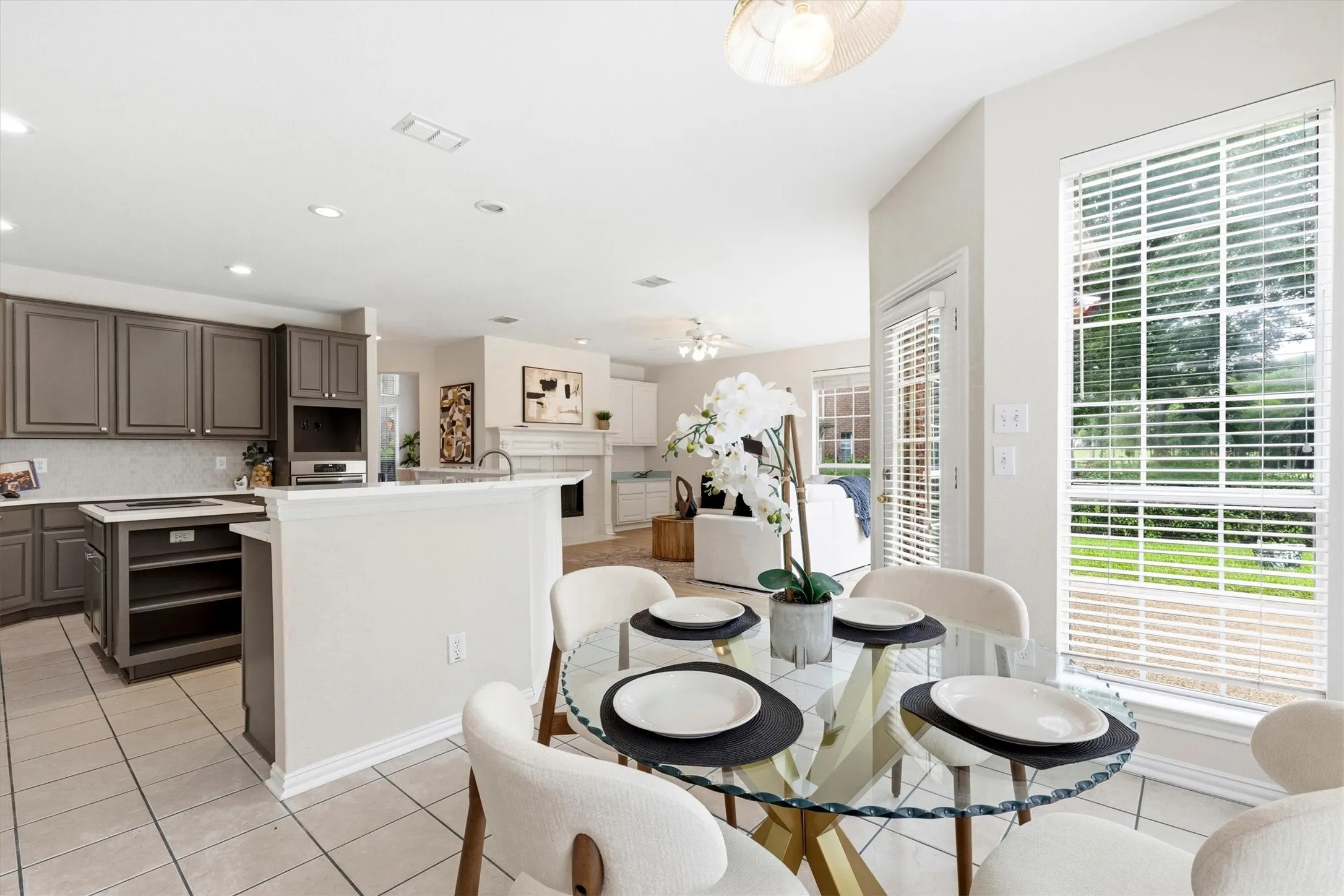 Single Family Residence For Sale in Dallas County , 6010 Troon Circle, Garland, Texas 75044, 4 Bedroom, 4 Bathroom, 2 Garage spaces, 3,420 Sqft, built in 1994, mls#21215171, Real Estate Agent in Garland, Homes For Sale in Dallas county, Homes For Sale in Garland, Realtor in Garland Texas, Real Estate Brokerage Independent Realty Texas, Luminita Cordes Realtor