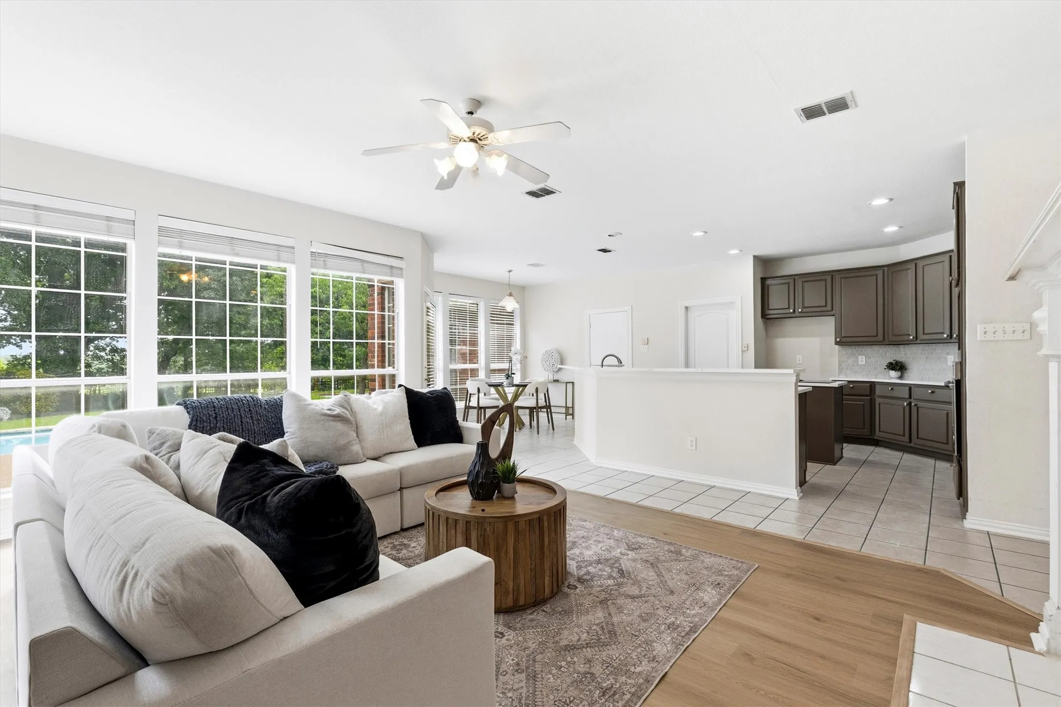 Single Family Residence For Sale in Dallas County , 6010 Troon Circle, Garland, Texas 75044, 4 Bedroom, 4 Bathroom, 2 Garage spaces, 3,420 Sqft, built in 1994, mls#21215171, Real Estate Agent in Garland, Homes For Sale in Dallas county, Homes For Sale in Garland, Realtor in Garland Texas, Real Estate Brokerage Independent Realty Texas, Luminita Cordes Realtor