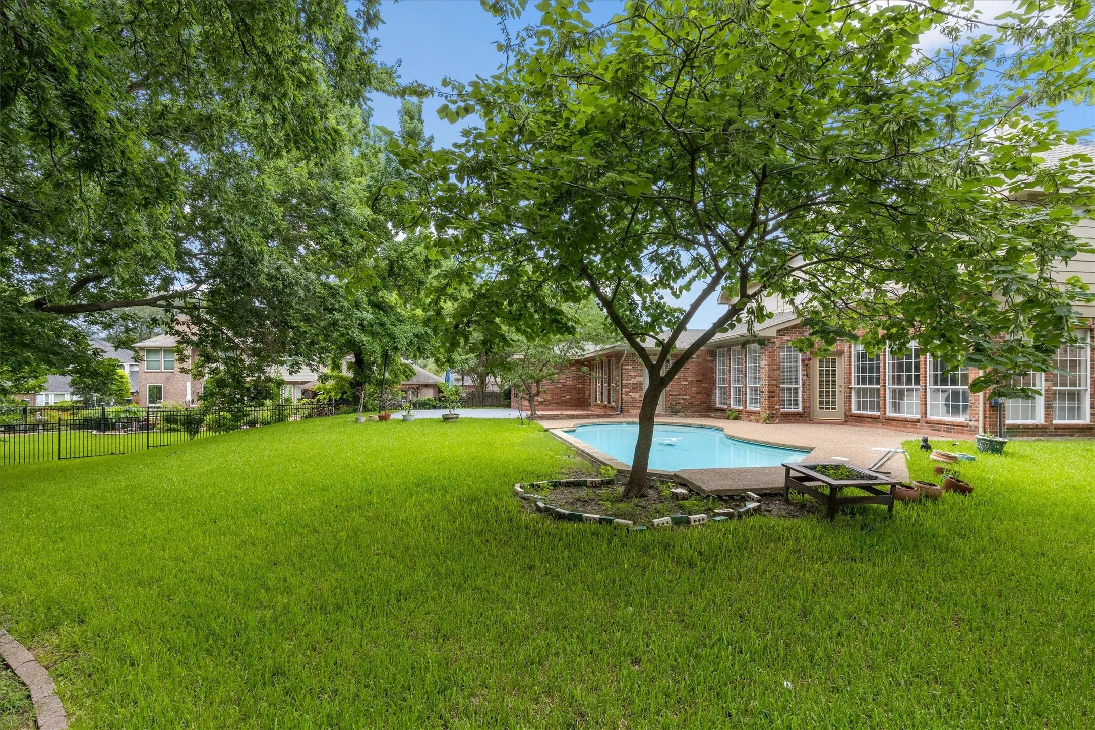 Single Family Residence For Sale in Dallas County , 6010 Troon Circle, Garland, Texas 75044, 4 Bedroom, 4 Bathroom, 2 Garage spaces, 3,420 Sqft, built in 1994, mls#21215171, Real Estate Agent in Garland, Homes For Sale in Dallas county, Homes For Sale in Garland, Realtor in Garland Texas, Real Estate Brokerage Independent Realty Texas, Luminita Cordes Realtor