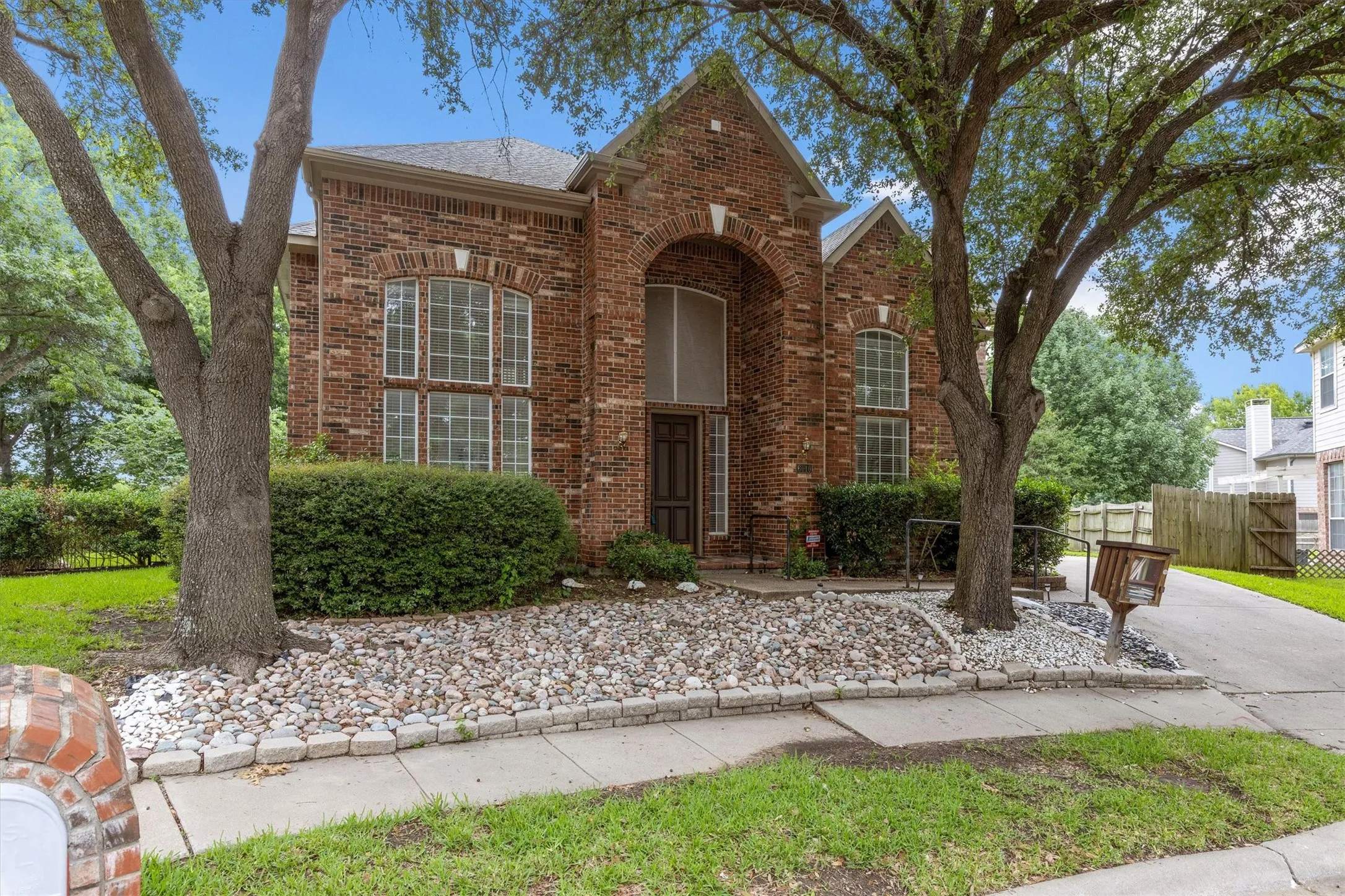 Single Family Residence For Sale in Dallas County , 6010 Troon Circle, Garland, Texas 75044, 4 Bedroom, 4 Bathroom, 2 Garage spaces, 3,420 Sqft, built in 1994, mls#21215171, Real Estate Agent in Garland, Homes For Sale in Dallas county, Homes For Sale in Garland, Realtor in Garland Texas, Real Estate Brokerage Independent Realty Texas, Luminita Cordes Realtor