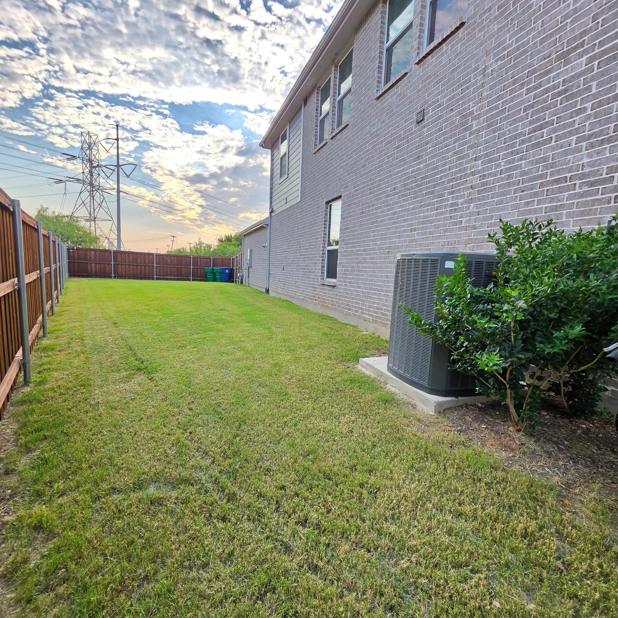 Single Family Residence For Sale in Tarrant County , 909 Carnation Drive, Crowley, Texas 76036, 5 Bedroom, 3 Bathroom, 2 Garage spaces, 2,461 Sqft, built in 2024, mls#21215373, Real Estate Agent in Crowley, Homes For Sale in Tarrant county, Homes For Sale in Crowley, Realtor in Crowley Texas, Real Estate Brokerage Independent Realty Texas, Luminita Cordes Realtor