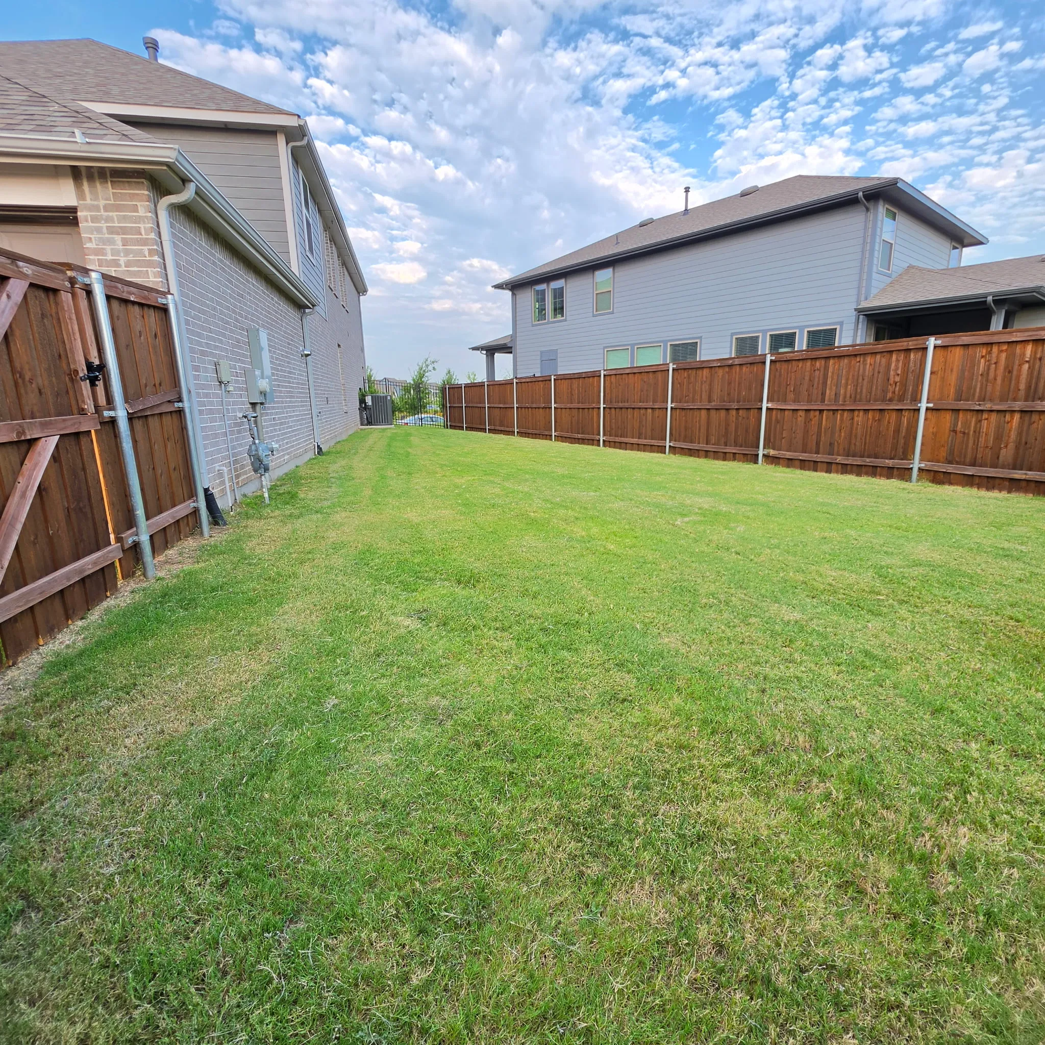 Single Family Residence For Sale in Tarrant County , 909 Carnation Drive, Crowley, Texas 76036, 5 Bedroom, 3 Bathroom, 2 Garage spaces, 2,461 Sqft, built in 2024, mls#21215373, Real Estate Agent in Crowley, Homes For Sale in Tarrant county, Homes For Sale in Crowley, Realtor in Crowley Texas, Real Estate Brokerage Independent Realty Texas, Luminita Cordes Realtor