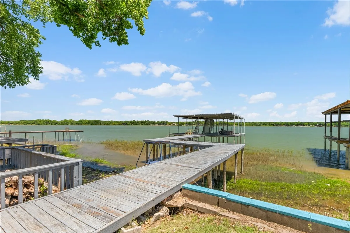 Single Family Residence For Sale in Parker County , 1128 W Lake Drive, Weatherford, Texas 76087, 3 Bedroom, 2 Bathroom, Garage spaces, 1,688 Sqft, built in 0, Preowned, mls#21214658, Real Estate Agent in Weatherford, Homes For Sale in Parker county, Homes For Sale in Weatherford, Realtor in Weatherford Texas, Real Estate Brokerage Independent Realty Texas, Luminita Cordes Realtor