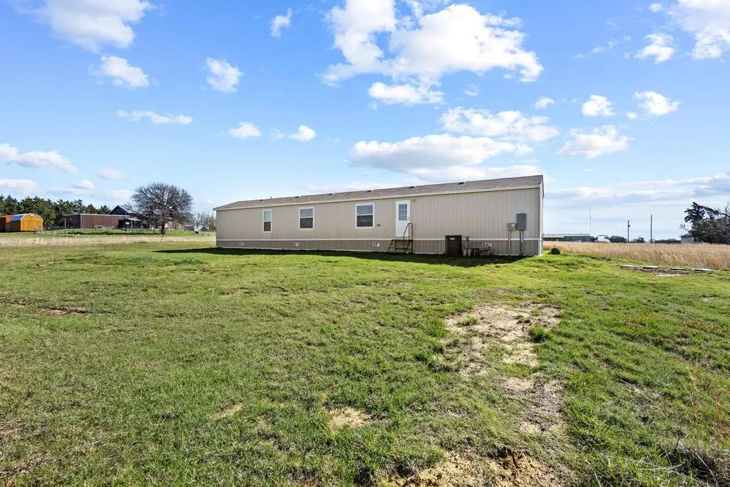 Manufactured Home For Sale in Grayson County , 3979 Roland Road, Whitesboro, Texas 76273, 3 Bedroom, 2 Bathroom, Garage spaces, 1,216 Sqft, built in 2024, mls#21214680, Real Estate Agent in Whitesboro, Homes For Sale in Grayson county, Homes For Sale in Whitesboro, Realtor in Whitesboro Texas, Real Estate Brokerage Independent Realty Texas, Luminita Cordes Realtor
