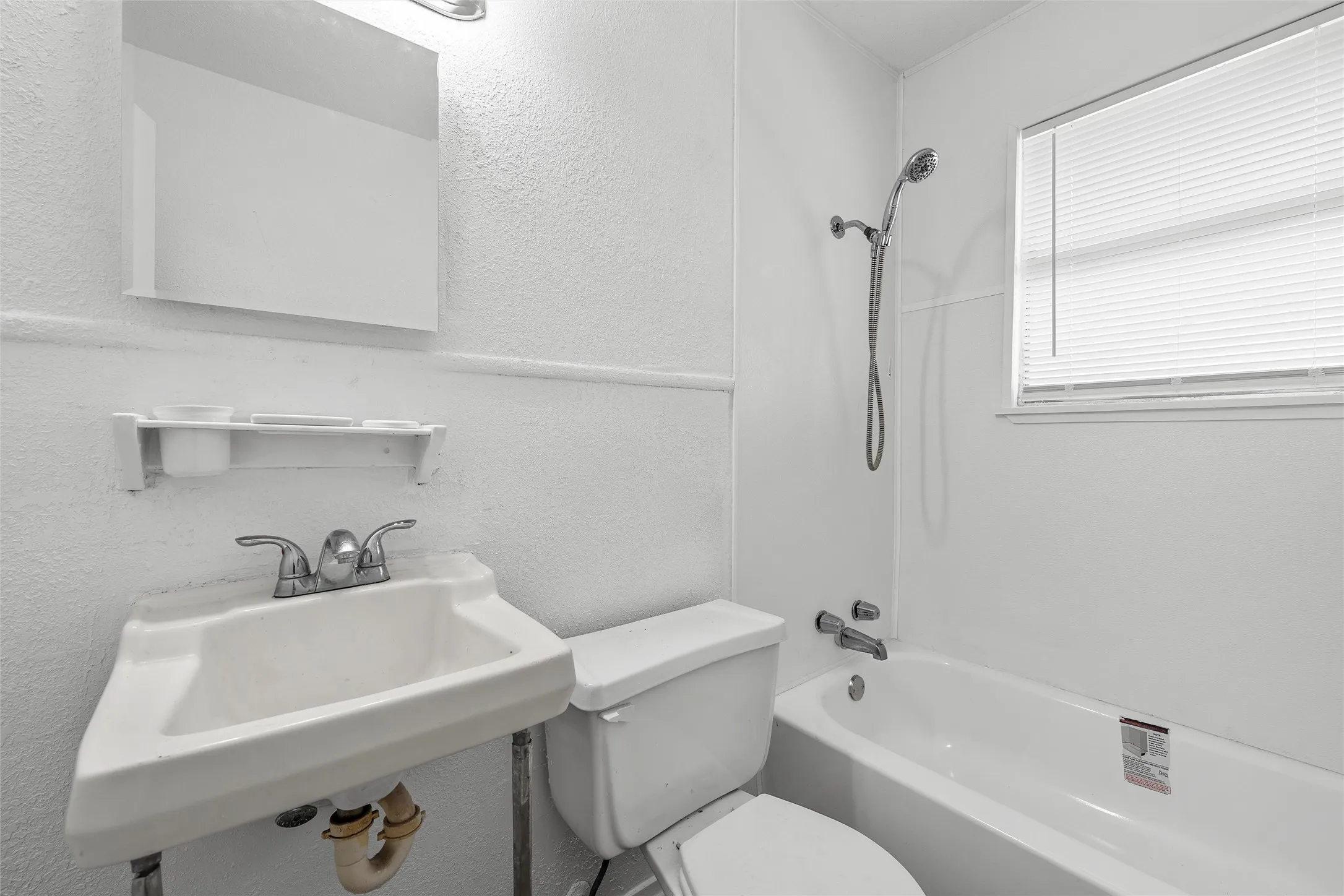 Single Family Residence For Sale in Mc Lennan County , 915 Faulkner Lane, Waco, Texas 76704, 3 Bedroom, 1 Bathroom, Garage spaces, 968 Sqft, built in 1964, mls#21214308, Real Estate Agent in Waco, Homes For Sale in Mc Lennan county, Homes For Sale in Waco, Realtor in Waco Texas, Real Estate Brokerage Independent Realty Texas, Luminita Cordes Realtor