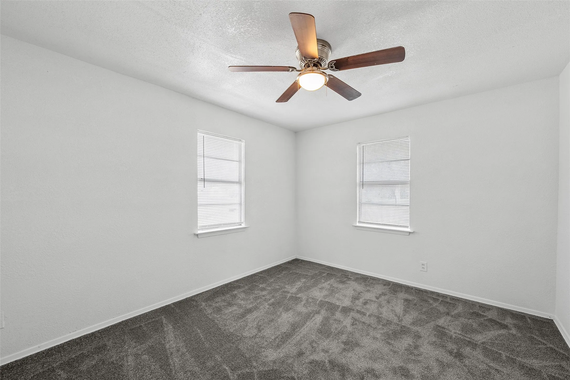 Single Family Residence For Sale in Mc Lennan County , 915 Faulkner Lane, Waco, Texas 76704, 3 Bedroom, 1 Bathroom, Garage spaces, 968 Sqft, built in 1964, mls#21214308, Real Estate Agent in Waco, Homes For Sale in Mc Lennan county, Homes For Sale in Waco, Realtor in Waco Texas, Real Estate Brokerage Independent Realty Texas, Luminita Cordes Realtor