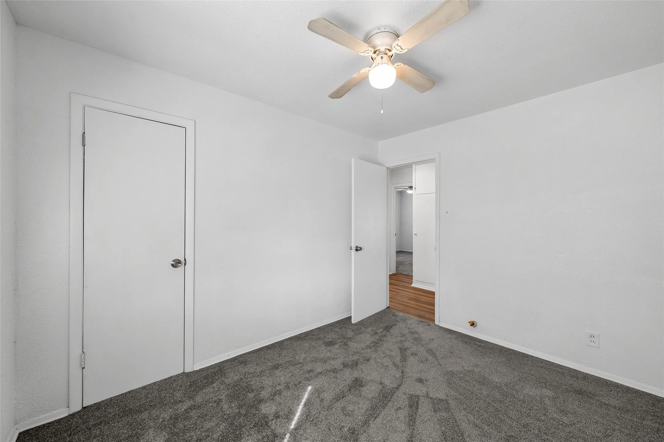 Single Family Residence For Sale in Mc Lennan County , 915 Faulkner Lane, Waco, Texas 76704, 3 Bedroom, 1 Bathroom, Garage spaces, 968 Sqft, built in 1964, mls#21214308, Real Estate Agent in Waco, Homes For Sale in Mc Lennan county, Homes For Sale in Waco, Realtor in Waco Texas, Real Estate Brokerage Independent Realty Texas, Luminita Cordes Realtor