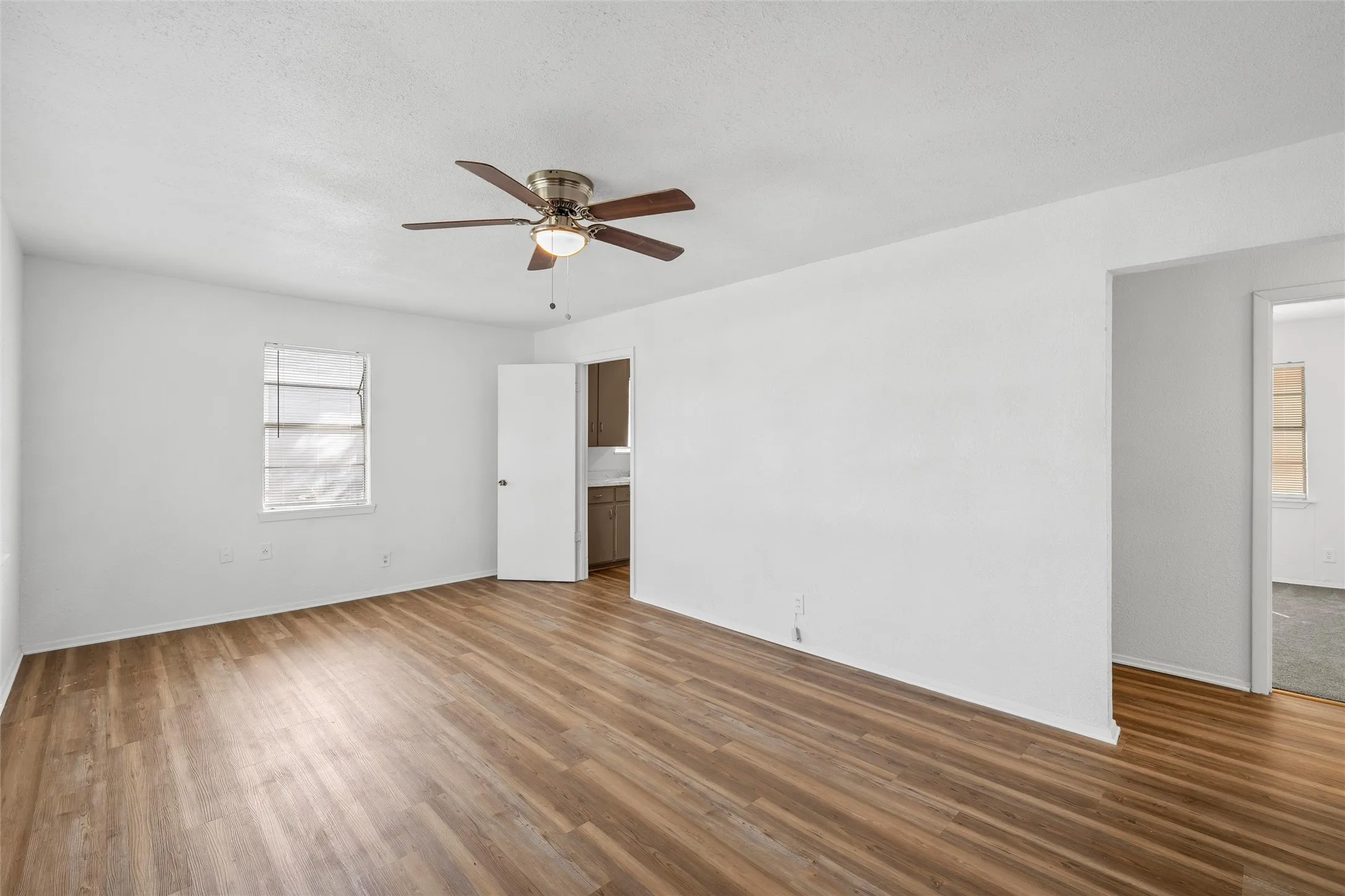 Single Family Residence For Sale in Mc Lennan County , 915 Faulkner Lane, Waco, Texas 76704, 3 Bedroom, 1 Bathroom, Garage spaces, 968 Sqft, built in 1964, mls#21214308, Real Estate Agent in Waco, Homes For Sale in Mc Lennan county, Homes For Sale in Waco, Realtor in Waco Texas, Real Estate Brokerage Independent Realty Texas, Luminita Cordes Realtor
