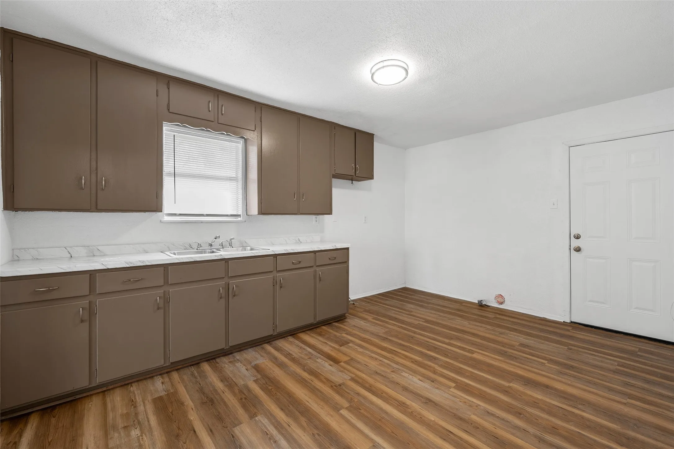 Single Family Residence For Sale in Mc Lennan County , 915 Faulkner Lane, Waco, Texas 76704, 3 Bedroom, 1 Bathroom, Garage spaces, 968 Sqft, built in 1964, mls#21214308, Real Estate Agent in Waco, Homes For Sale in Mc Lennan county, Homes For Sale in Waco, Realtor in Waco Texas, Real Estate Brokerage Independent Realty Texas, Luminita Cordes Realtor