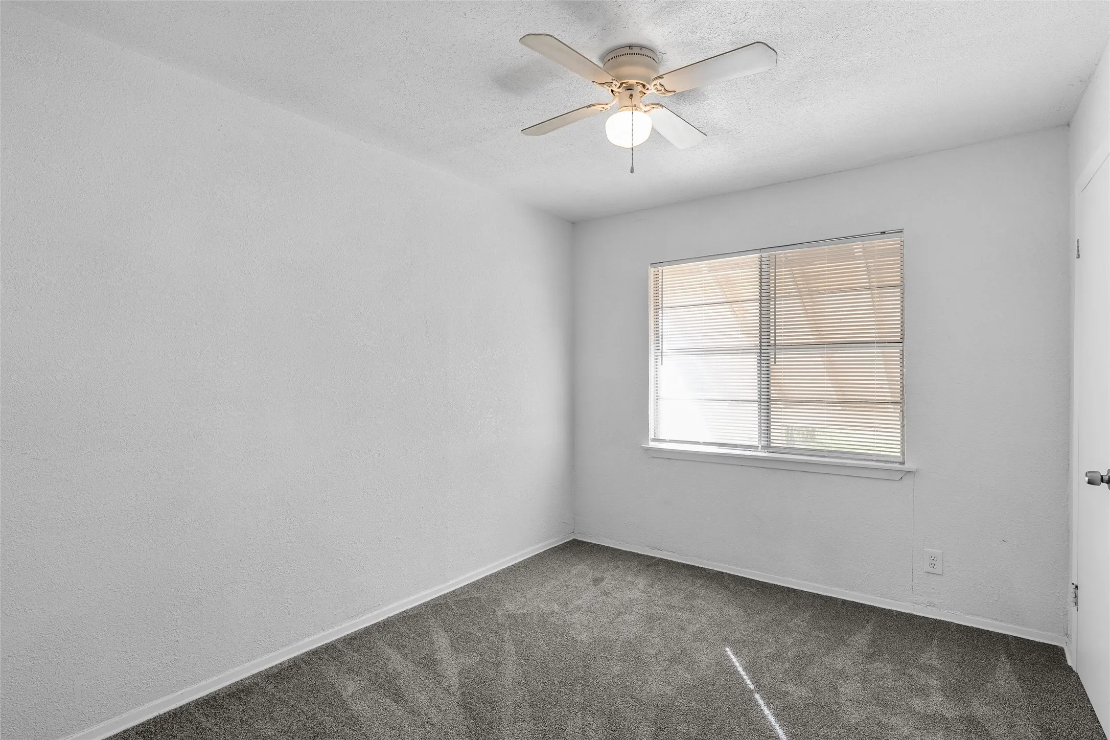 Single Family Residence For Sale in Mc Lennan County , 915 Faulkner Lane, Waco, Texas 76704, 3 Bedroom, 1 Bathroom, Garage spaces, 968 Sqft, built in 1964, mls#21214308, Real Estate Agent in Waco, Homes For Sale in Mc Lennan county, Homes For Sale in Waco, Realtor in Waco Texas, Real Estate Brokerage Independent Realty Texas, Luminita Cordes Realtor